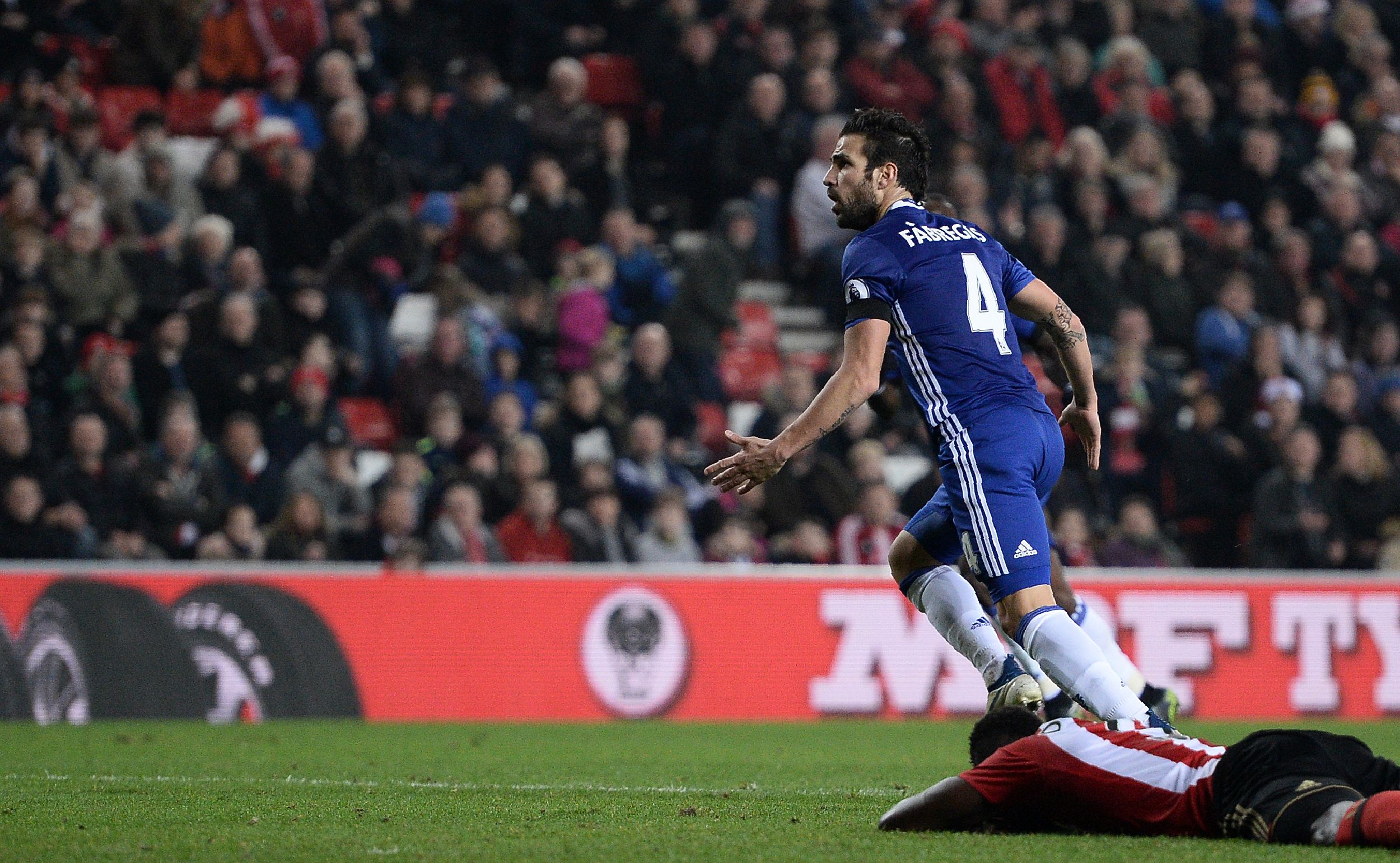 Chelsea's Spanish midfielder Cesc Fabregas celebrates scoring his team's first goal during the English Premier League football match between Sunderland and Chelsea at the Stadium of Light in Sunderland, north-east England on December 14, 2016. / AFP / Oli SCARFF / RESTRICTED TO EDITORIAL USE. No use with unauthorized audio, video, data, fixture lists, club/league logos or 'live' services. Online in-match use limited to 75 images, no video emulation. No use in betting, games or single club/league/player publications. / (Photo credit should read OLI SCARFF/AFP/Getty Images)
