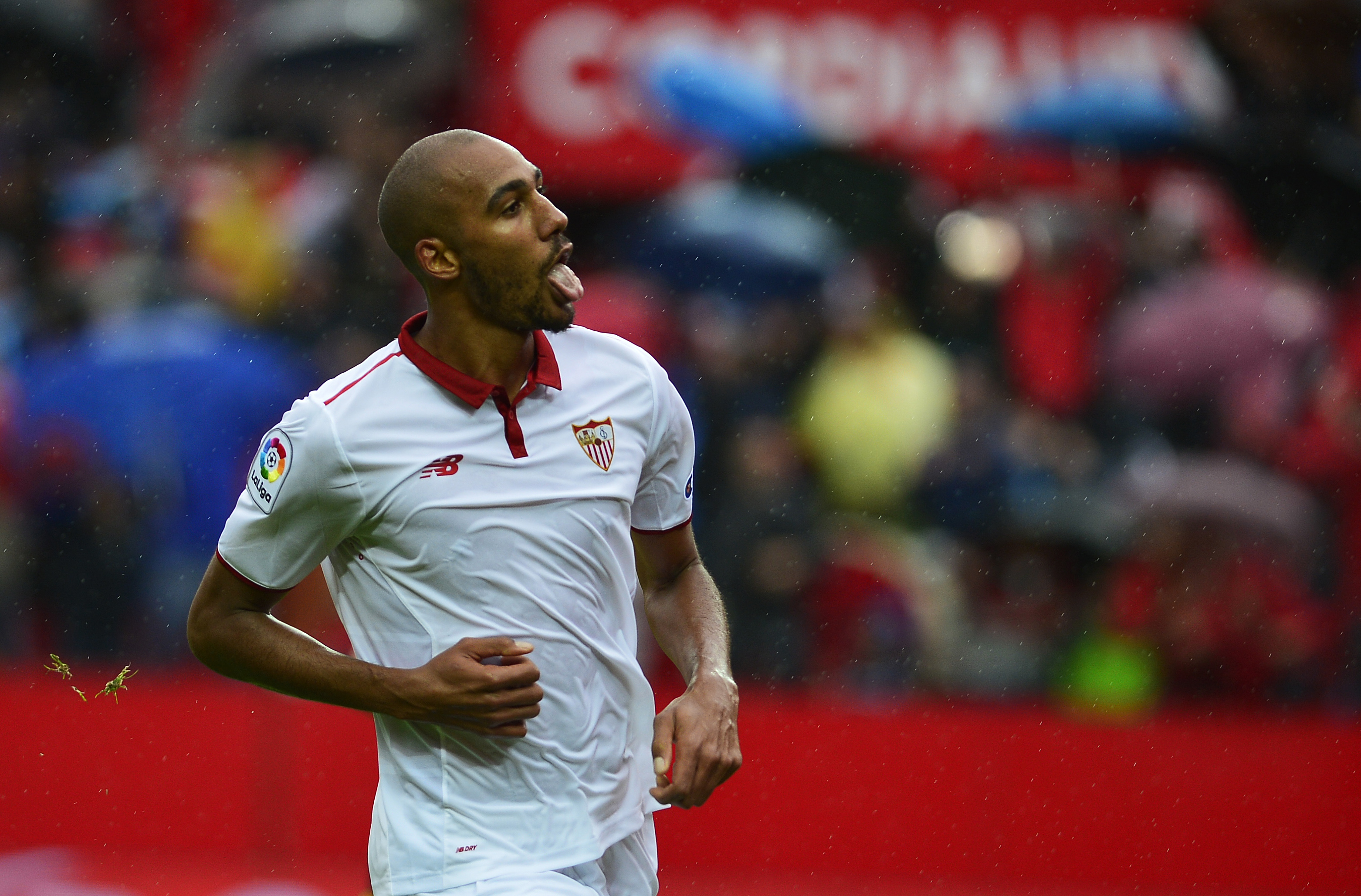 Sevilla's French midfielder Steven N'Zonzi celebrates a goal during the Spanish league football match between Sevilla FC and Club Atletico de Madrid at the Ramon Sanchez Pizjuan stadium in Sevilla on October 23, 2016. / AFP / CRISTINA QUICLER (Photo credit should read CRISTINA QUICLER/AFP/Getty Images)