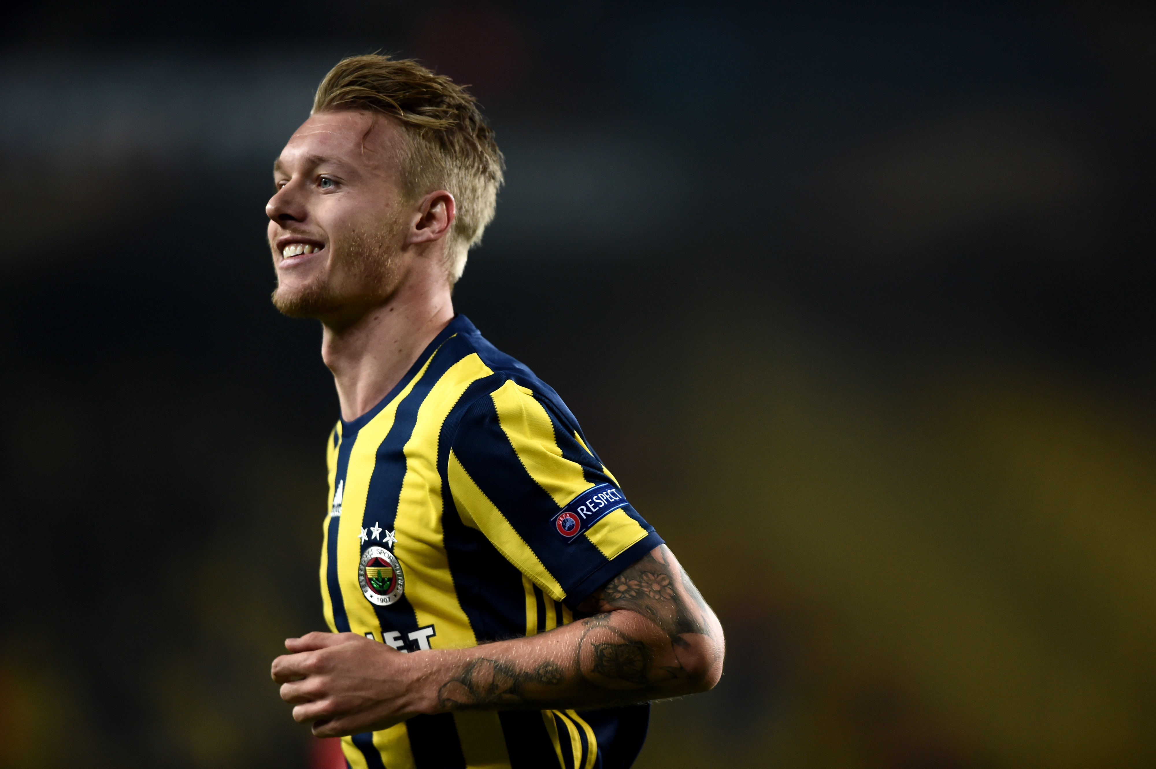 Fenerbahce's Simon Kjaer celebrates after scoring a goal against Zorya during the UEFA Europe League Group A football match between Fenerbahce SK and Zorya at Fenerbahce Ulker stadium on November 24, 2016 in Istanbul. / AFP / OZAN KOSE (Photo credit should read OZAN KOSE/AFP/Getty Images)