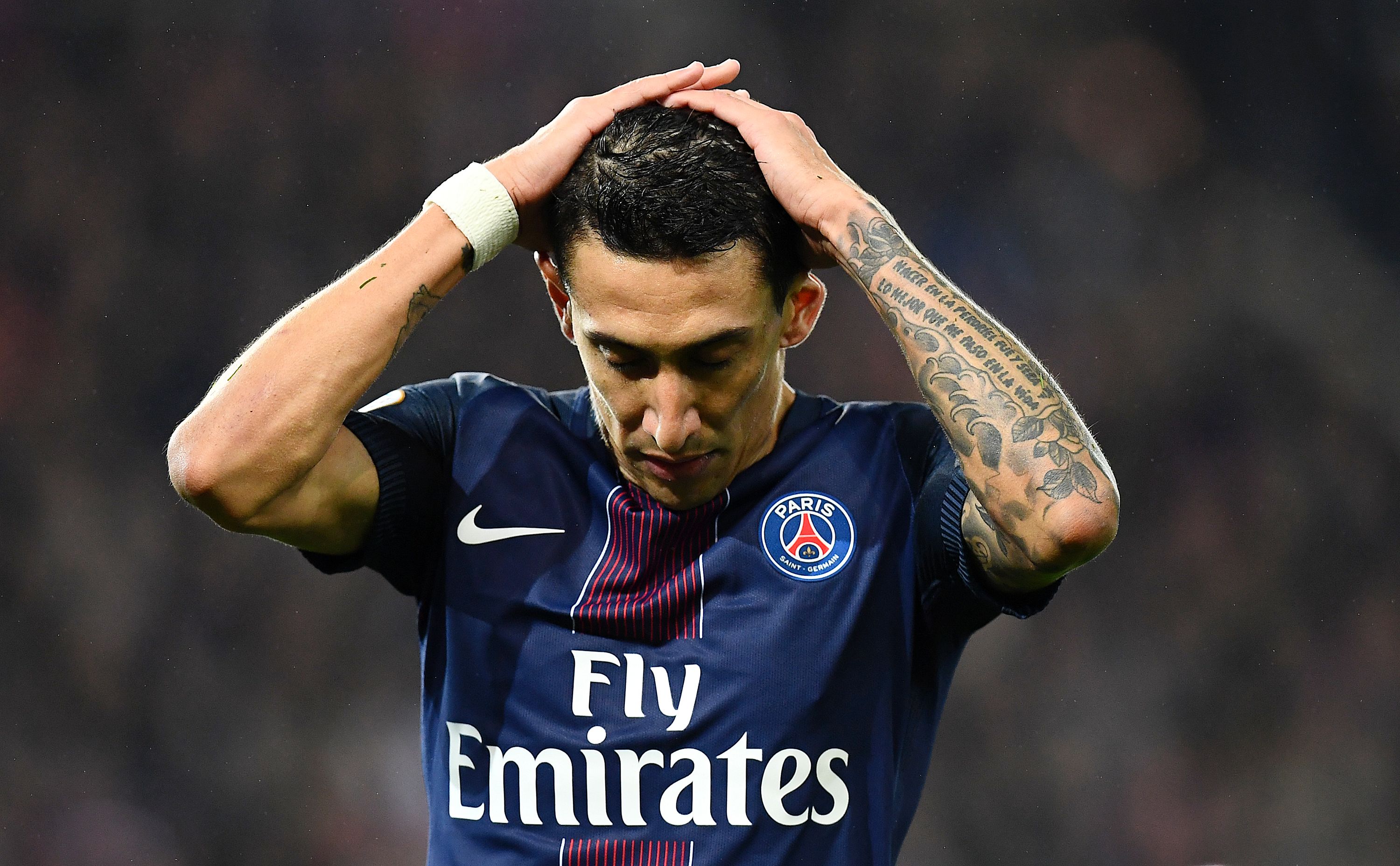 Paris Saint-Germain's Argentinian forward Angel Di Maria reacts to a missed shot during the French L1 football match between Paris Saint-Germain and Olympique of Marseille at the Parc des Princes stadium in Paris on October 23, 2016. / AFP / FRANCK FIFE (Photo credit should read FRANCK FIFE/AFP/Getty Images)