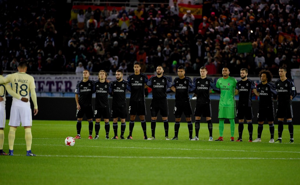 Real Madrid's players (R) and Club America's players (L) observe a moment of silence to remember the players from Brazilian side Chapecoense killed in an airplane crash on November 28, prior to their Club World Cup semi-final football match between Mexico's Club America and Spain's Real Madrid at Yokohama International stadium in Yokohama on December 15, 2016. / AFP / TOSHIFUMI KITAMURA (Photo credit should read TOSHIFUMI KITAMURA/AFP/Getty Images)