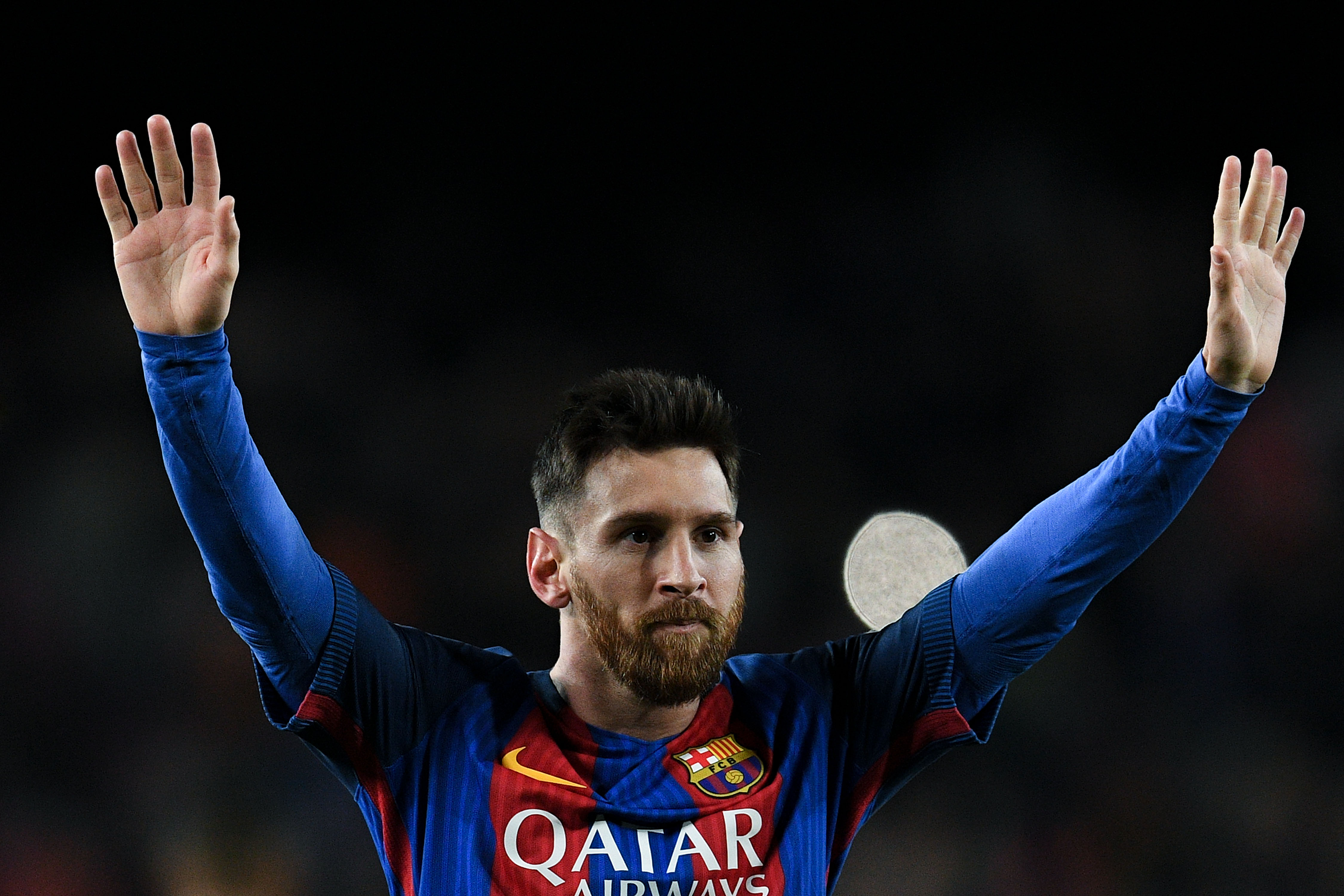 BARCELONA, SPAIN - DECEMBER 18: Lionel Messi of FC Barcelona celebrates after scoring his team's fourth goal during the La Liga match between FC Barcelona and RCD Espanyol at the Camp Nou stadium on December 18, 2016 in Barcelona, Spain. (Photo by David Ramos/Getty Images)