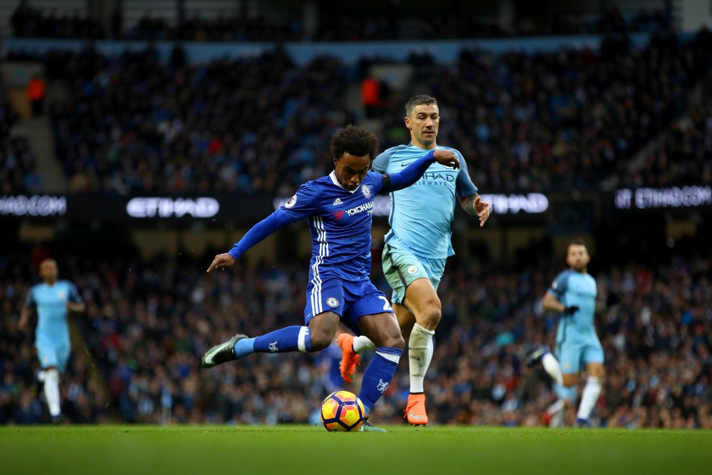 MANCHESTER, ENGLAND - DECEMBER 03: Willian of Chelsea scores his team's second goal during the Premier League match between Manchester City and Chelsea at Etihad Stadium on December 3, 2016 in Manchester, England. (Photo by Clive Brunskill/Getty Images)
