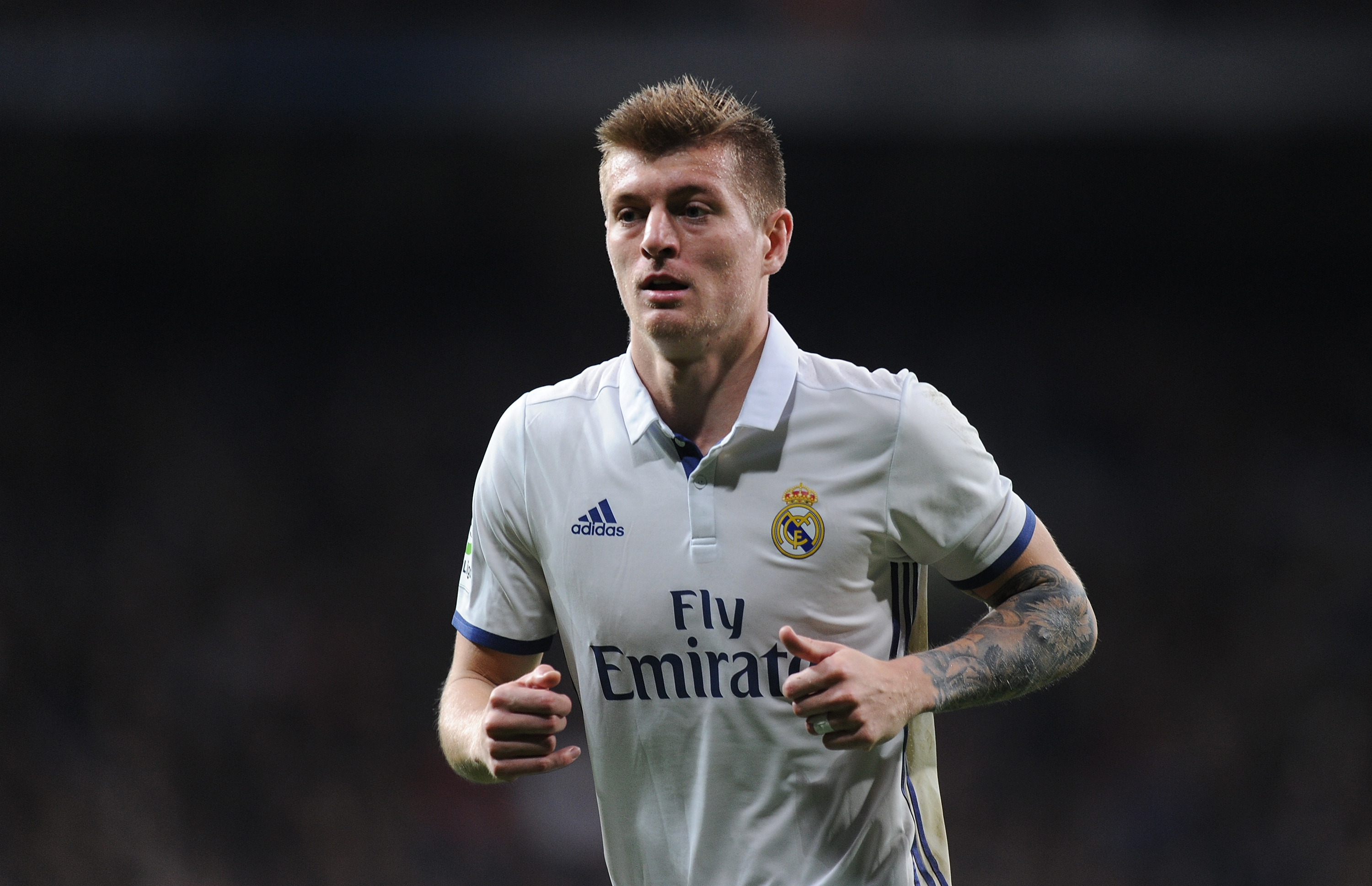 MADRID, SPAIN - DECEMBER 10: Toni Kroos of Real Madrid CF looks on during the La Liga match between Real Madrid CF and RC Deportivo La Coruna at Estadio Santiago Bernabeu on December 10, 2016 in Madrid, Spain. (Photo by Denis Doyle/Getty Images)