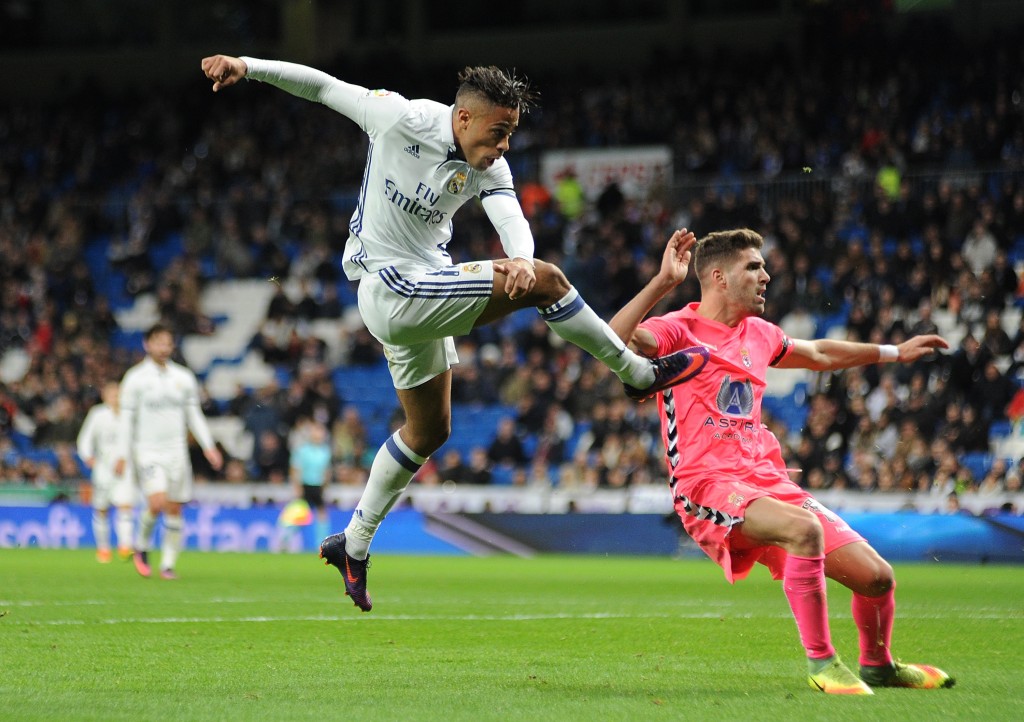 MADRID, SPAIN - NOVEMBER 30: Mariano Diaz Mejia of Real Madrid CF scores Real's 3rd goal during the Copa del Rey last of 32 match between Real Madrid and Cultural Leonesa at estadio Santiago Bernabeu on November 30, 2016 in Madrid, Spain. (Photo by Denis Doyle/Getty Images)