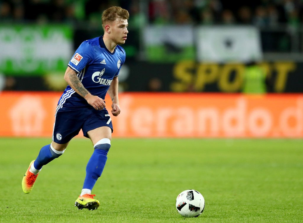 WOLFSBURG, GERMANY - NOVEMBER 19: Max Meyer of Schalke runs with the ball during the Bundesliga match between VfL Wolfsburg and FC Schalke 04 at Volkswagen Arena on November 19, 2016 in Wolfsburg, Germany. (Photo by Martin Rose/Bongarts/Getty Images)