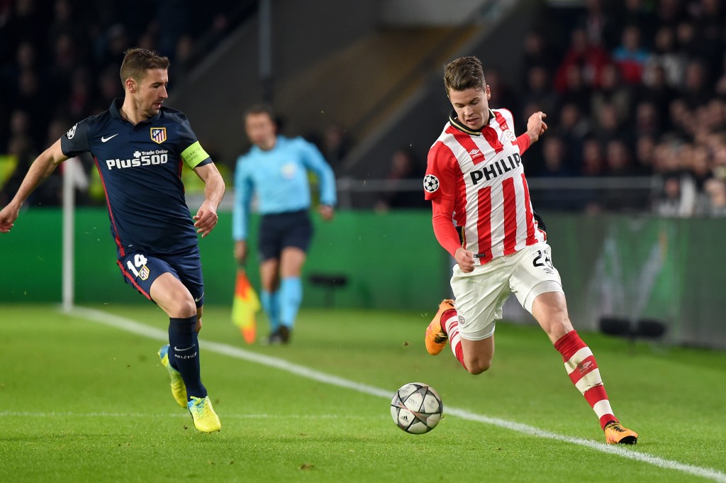 Atletico Madrid's midfielder Gabi (L) and PSV Eindhoven's midfielder Marco van Ginkel fights for the ball during the UEFA Champions League round of 16 first leg football match between PSV Eindhoven and Atletico Madrid at the Philips Stadium in Eindhoven on February 24, 2016. AFP PHOTO / EMMANUEL DUNAND / AFP / EMMANUEL DUNAND (Photo credit should read EMMANUEL DUNAND/AFP/Getty Images)