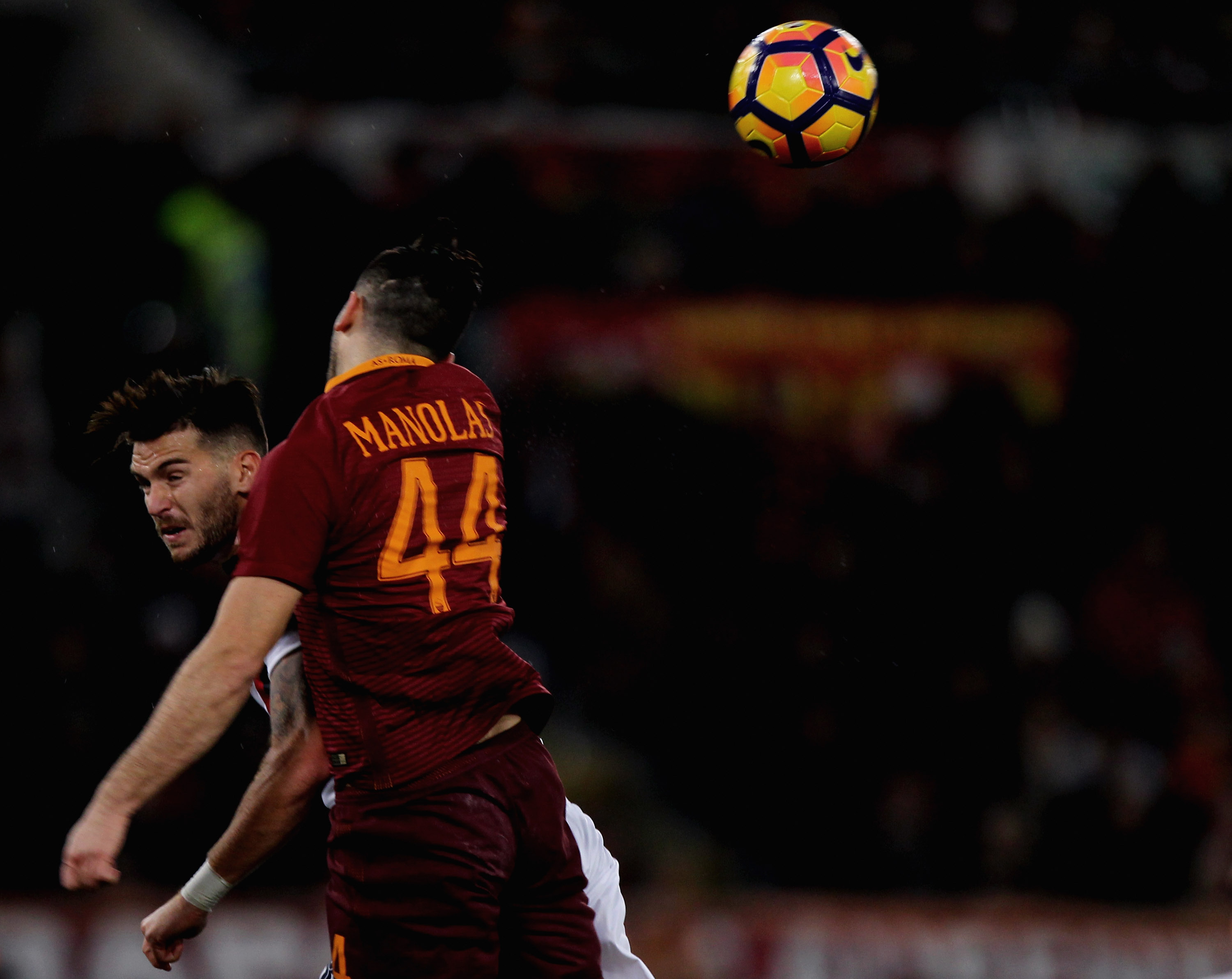 ROME, ITALY - JANUARY 22:  Luca Ceppitelli (R) of Cagliari Calcio competes for the ball with Kostas Manolas of AS Roma during the Serie A match between AS Roma and Cagliari Calcio at Stadio Olimpico on January 22, 2017 in Rome, Italy.  (Photo by Paolo Bruno/Getty Images)