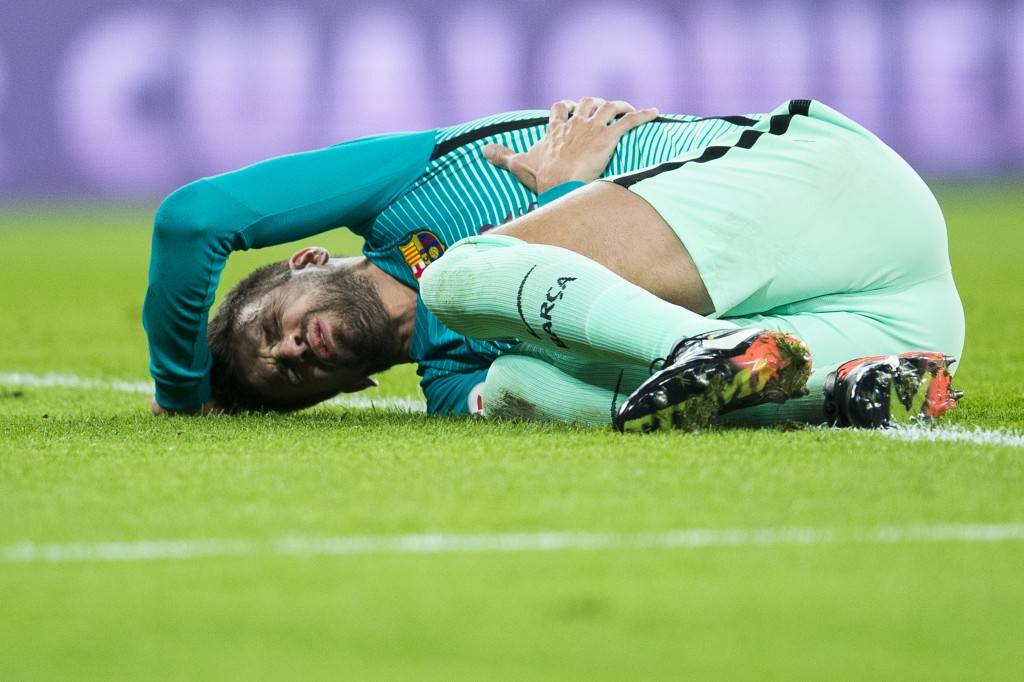 BILBAO, SPAIN - JANUARY 05: Gerard Pique of FC Barcelona reacts during the Copa del Rey Round of 16 first leg match between Athletic Club and FC Barcelona at San Mames Stadium on January 5, 2017 in Bilbao, Spain. (Photo by Juan Manuel Serrano Arce/Getty Images)