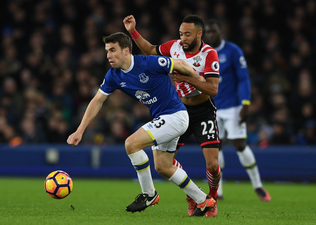 LIVERPOOL, ENGLAND - JANUARY 02: Seamus Coleman of Everton is challenged by Nathan Redmond of Southampton during the Premier League match between Everton and Southampton at Goodison Park on January 2, 2017 in Liverpool, England. (Photo by Gareth Copley/Getty Images)