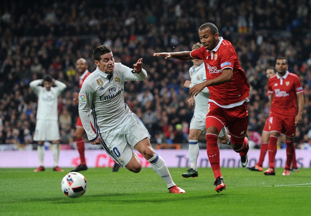 MADRID, SPAIN - JANUARY 04: James Rodriguez of Real Madrid battles for the ball against Mariano Ferreira of Sevilla FC during the Copa del Rey Round of 16 First Leg match between Real Madrid and Sevilla at Bernabeu on January 4, 2017 in Madrid, Spain. (Photo by Denis Doyle/Getty Images)