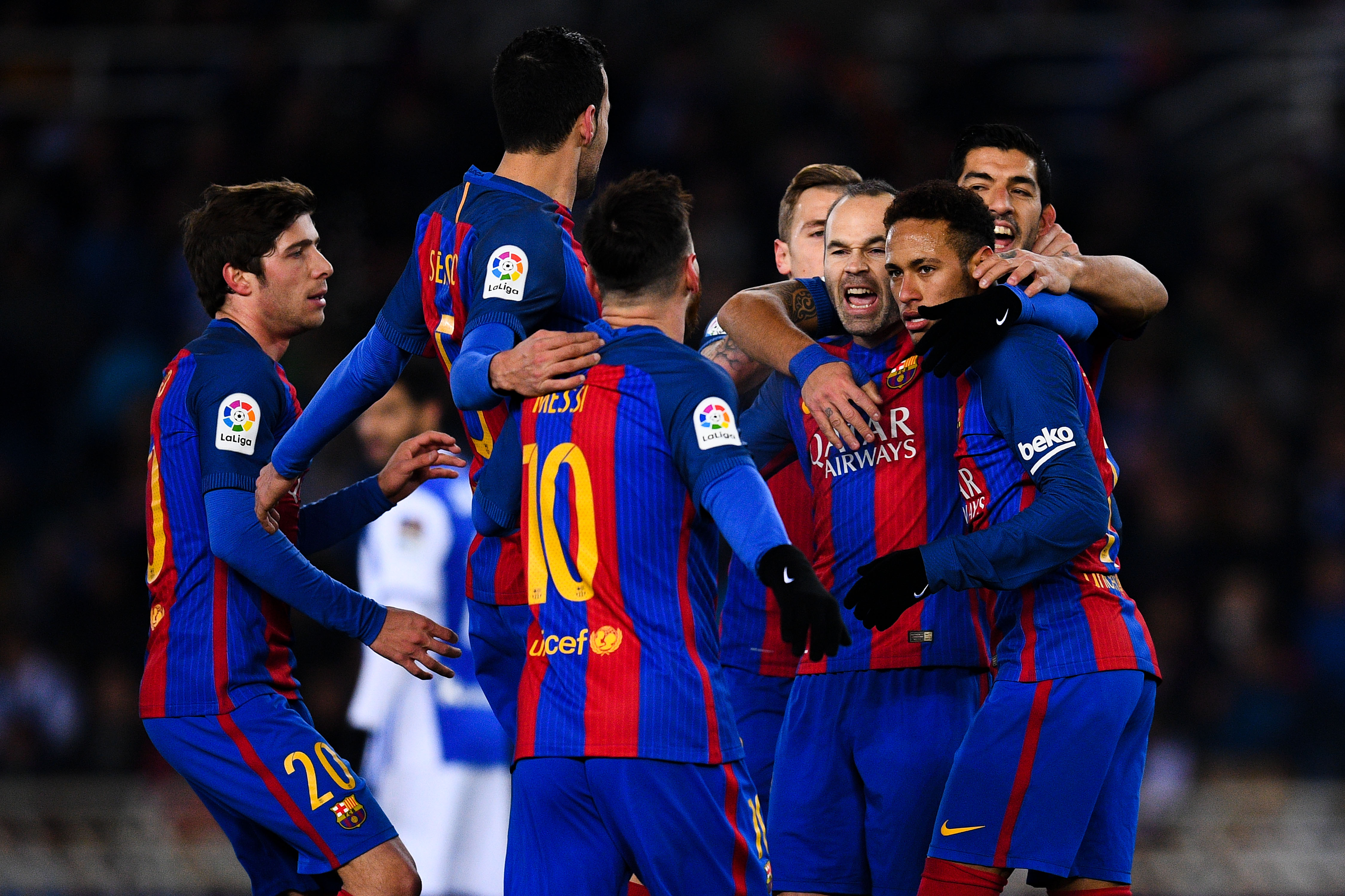SAN SEBASTIAN, SPAIN - JANUARY 19: Neymar Jr. of FC Barcelona celebrates with his team mates after scoring from the penalty spot his team's first goal during the Copa del Rey quarter-final first leg match between Real Sociedad and FC Barcelona at Anoeta stadium on January 19, 2017 in San Sebastian, Spain. (Photo by David Ramos/Getty Images)