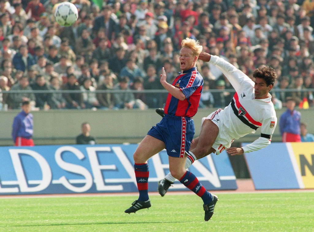 TOKYO, JAPAN: Sao Paulo Captain and star striker Rai (R) steals the ball from Barcelona's defence Ronald Koeman during the first quarter of Toyota European/South American cup 13 December 1992 in Tokyo. (Photo by Toru Yamanaka/AFP/Getty Images)