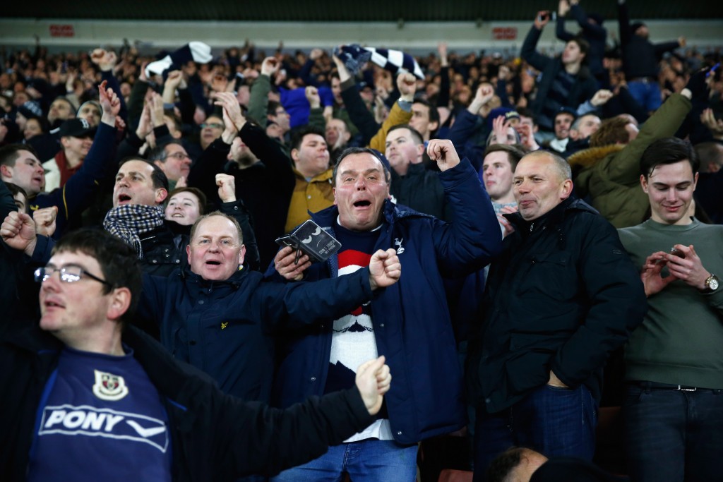 SOUTHAMPTON, ENGLAND - DECEMBER 28: Spurs fans celebrate during the Premier League match between Southampton and Tottenham Hotspur at St Mary's Stadium on December 28, 2016 in Southampton, England. (Photo by Julian Finney/Getty Images)