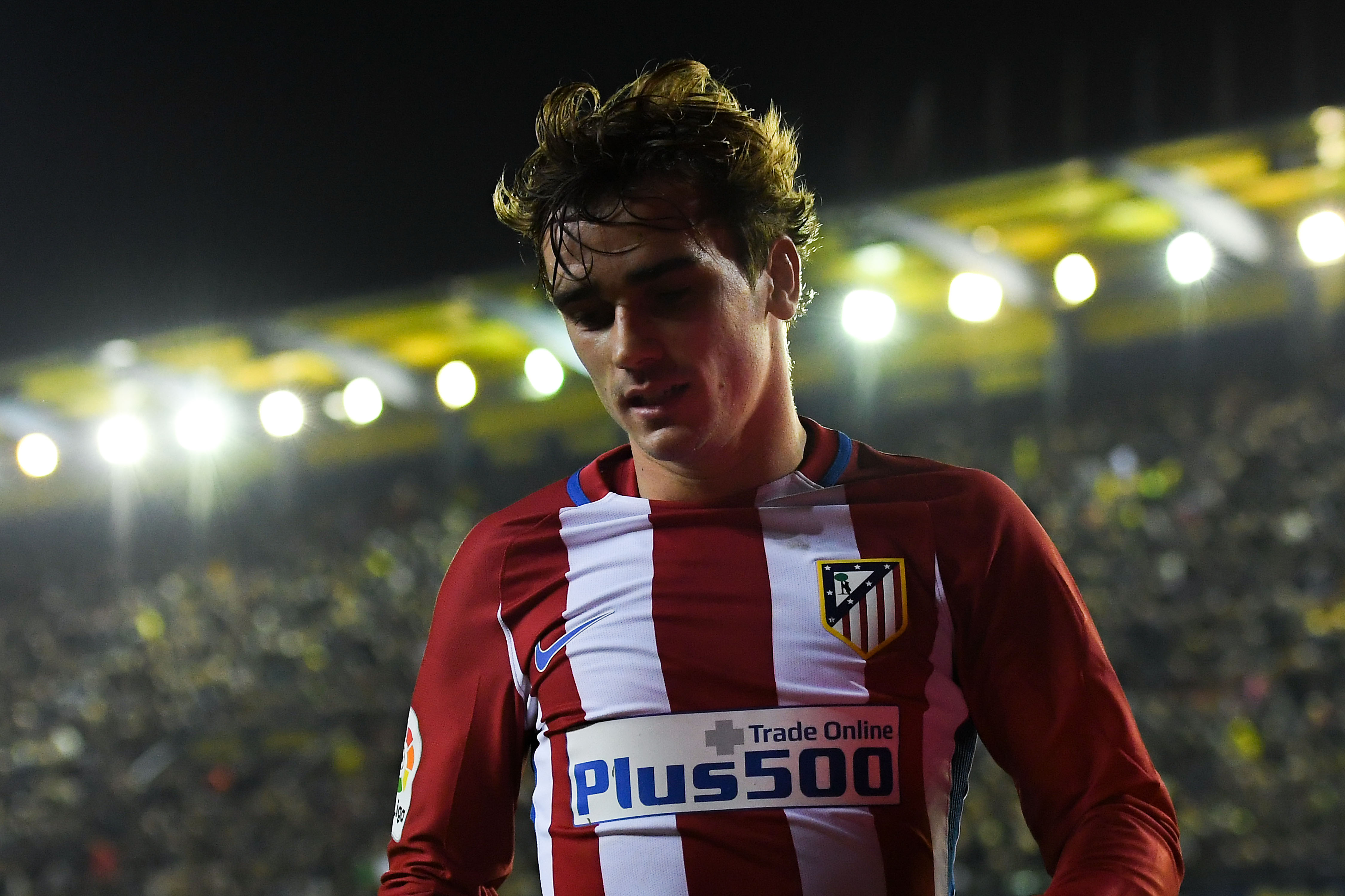 VILLARREAL, SPAIN - DECEMBER 12: Antoine Griezmann of Club Atletico de Madrid looks on during the La Liga match between Villarreal CF and Club Atletico de Madrid at El Madrigal stadium on December 12, 2016 in Villarreal, Spain. (Photo by David Ramos/Getty Images)