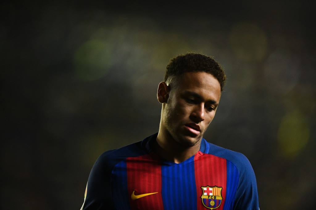 VILLARREAL, SPAIN - JANUARY 08: Neymar Jr. of FC Barcelona looks on during the La Liga match between Villarreal CF and FC Barcelona at Estadio de la Ceramica stadium on January 8, 2017 in Villarreal, Spain. (Photo by David Ramos/Getty Images)