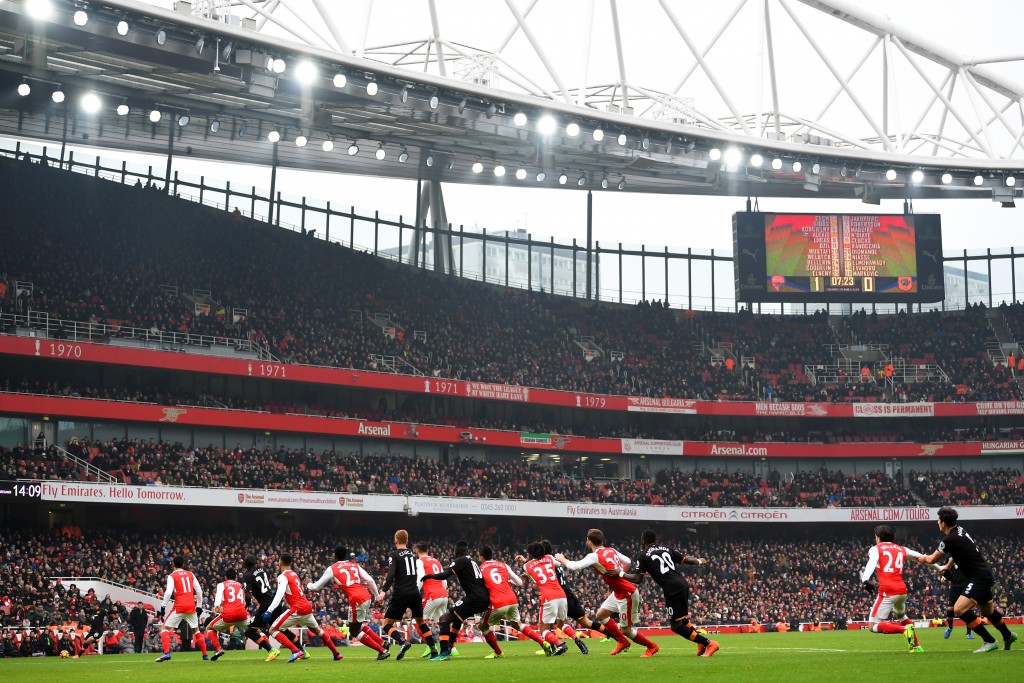 LONDON, ENGLAND - FEBRUARY 11: Players tussle during the Premier League match between Arsenal and Hull City at Emirates Stadium on February 11, 2017 in London, England. (Photo by Laurence Griffiths/Getty Images)