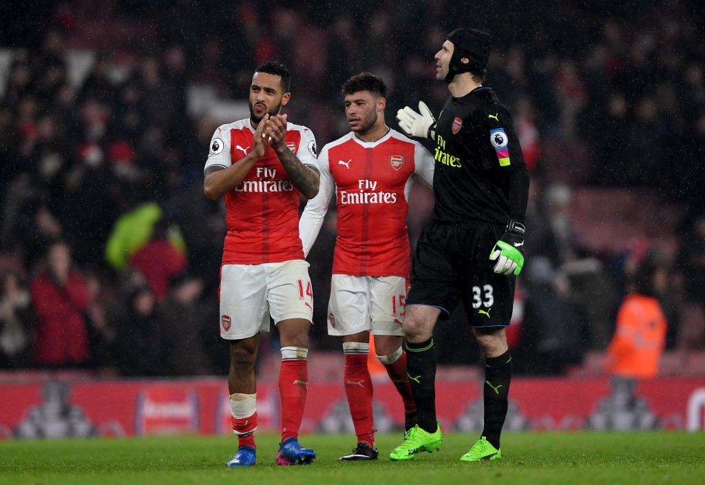 LONDON, ENGLAND - JANUARY 31: Theo Walcott, Alex Oxlade-Chamberlain and Petr Cech of Arsenal applaud after their 1-2 defeat in the Premier League match between Arsenal and Watford at Emirates Stadium on January 31, 2017 in London, England. (Photo by Mike Hewitt/Getty Images)