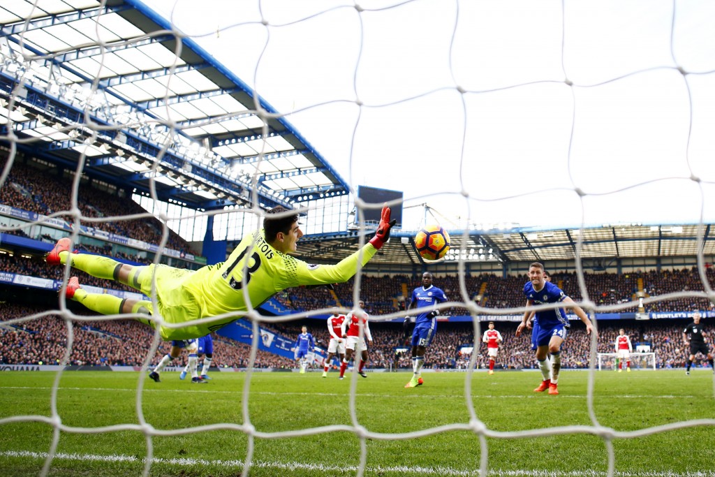 LONDON, ENGLAND - FEBRUARY 04: Thibaut Courtois of Chelsea makes a save during the Premier League match between Chelsea and Arsenal at Stamford Bridge on February 4, 2017 in London, England. (Photo by Clive Rose/Getty Images)