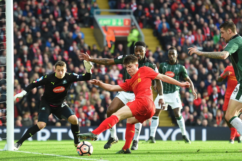 Liverpool's Welsh striker Ben Woodburn (C) has an unsuccessful shot during the English FA Cup third round football match between Liverpool and Plymouth Argyle at Anfield in Liverpool, north west England on January 8, 2017. / AFP / Paul ELLIS / RESTRICTED TO EDITORIAL USE. No use with unauthorized audio, video, data, fixture lists, club/league logos or 'live' services. Online in-match use limited to 75 images, no video emulation. No use in betting, games or single club/league/player publications. / (Photo credit should read PAUL ELLIS/AFP/Getty Images)