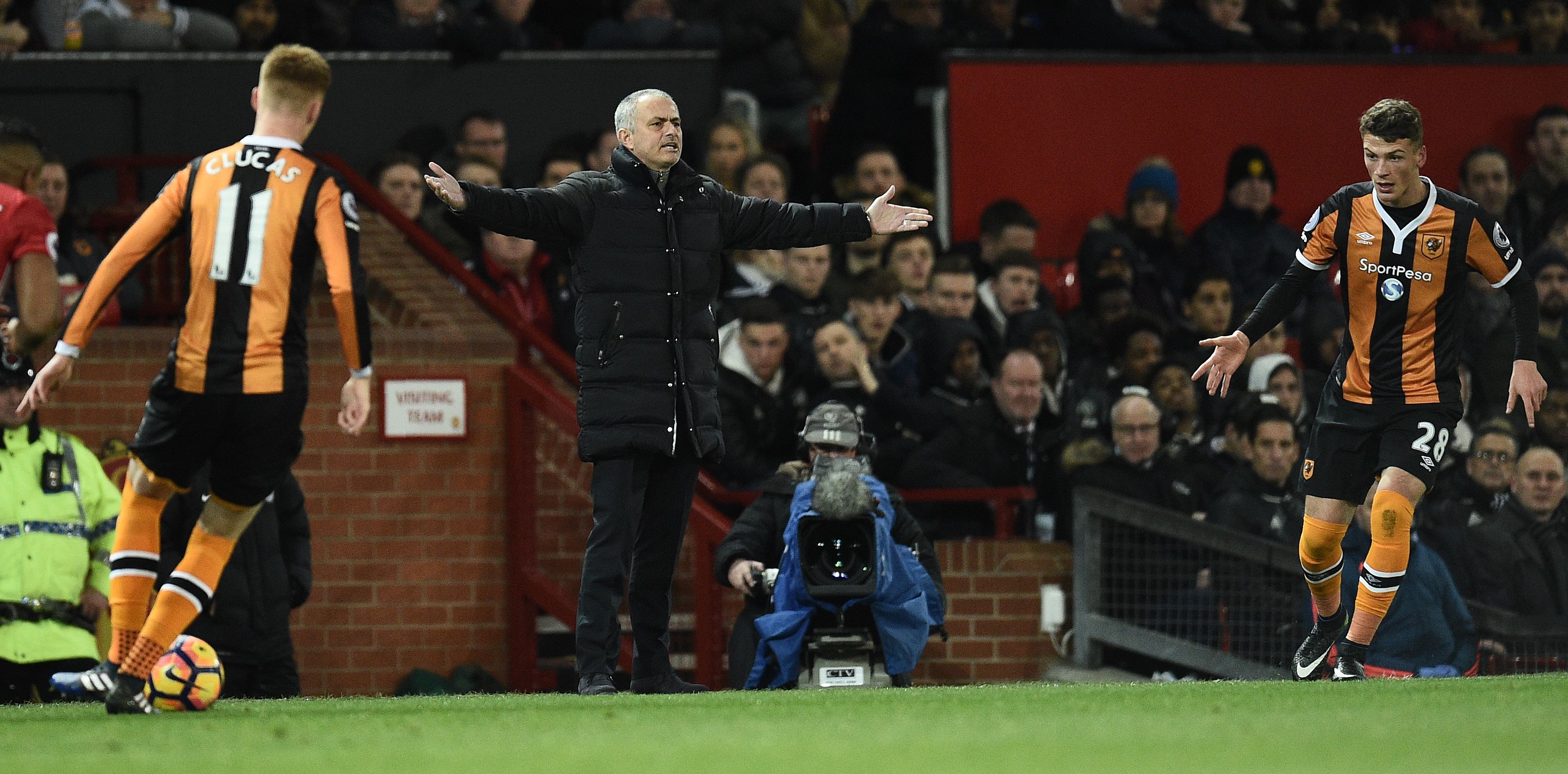 Manchester United's Portuguese manager Jose Mourinho shouts instructions to his players from the touchline during the English Premier League football match between Manchester United and Hull City at Old Trafford in Manchester, north west England, on February 1, 2017. / AFP / Oli SCARFF / RESTRICTED TO EDITORIAL USE. No use with unauthorized audio, video, data, fixture lists, club/league logos or 'live' services. Online in-match use limited to 75 images, no video emulation. No use in betting, games or single club/league/player publications. / (Photo credit should read OLI SCARFF/AFP/Getty Images)