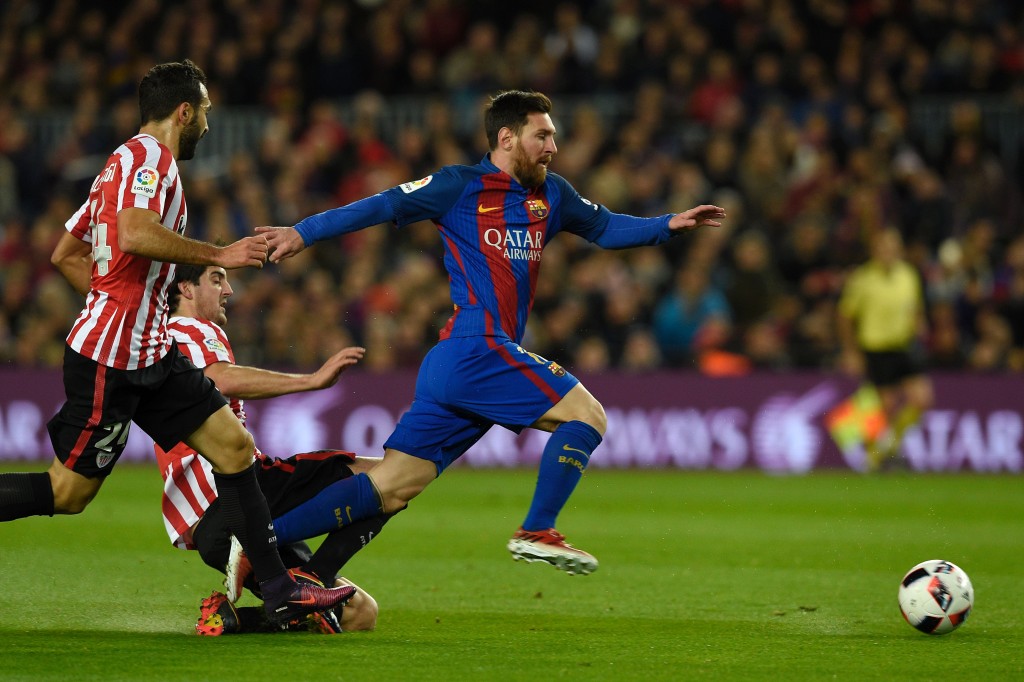 Barcelona's Argentinian forward Lionel Messi (R) vies with Athletic Bilbao's defender Mikel San Jose (C) and Athletic Bilbao's defender Mikel Balenciaga (L) during the Spanish Copa del Rey (King's Cup) round of 16 second leg football match FC Barcelona vs Athletic Club de Bilbao at the Camp Nou stadium in Barcelona on January 11, 2017. / AFP / LLUIS GENE (Photo credit should read LLUIS GENE/AFP/Getty Images)