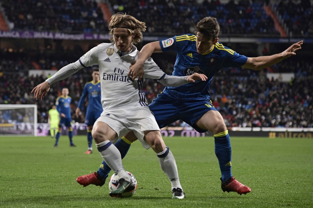 Real Madrid's Croatian midfielder Luka Modric (L) vies with Celta Vigo's Serbian midfielder Nemanja Radoja during the Spanish Copa del Rey (King's Cup) quarter-final first leg football match Real Madrid CF vs RC Celta de Vigo at the Santiago Bernabeu stadium in Madrid on January 18, 2017. / AFP / JAVIER SORIANO (Photo credit should read JAVIER SORIANO/AFP/Getty Images)
