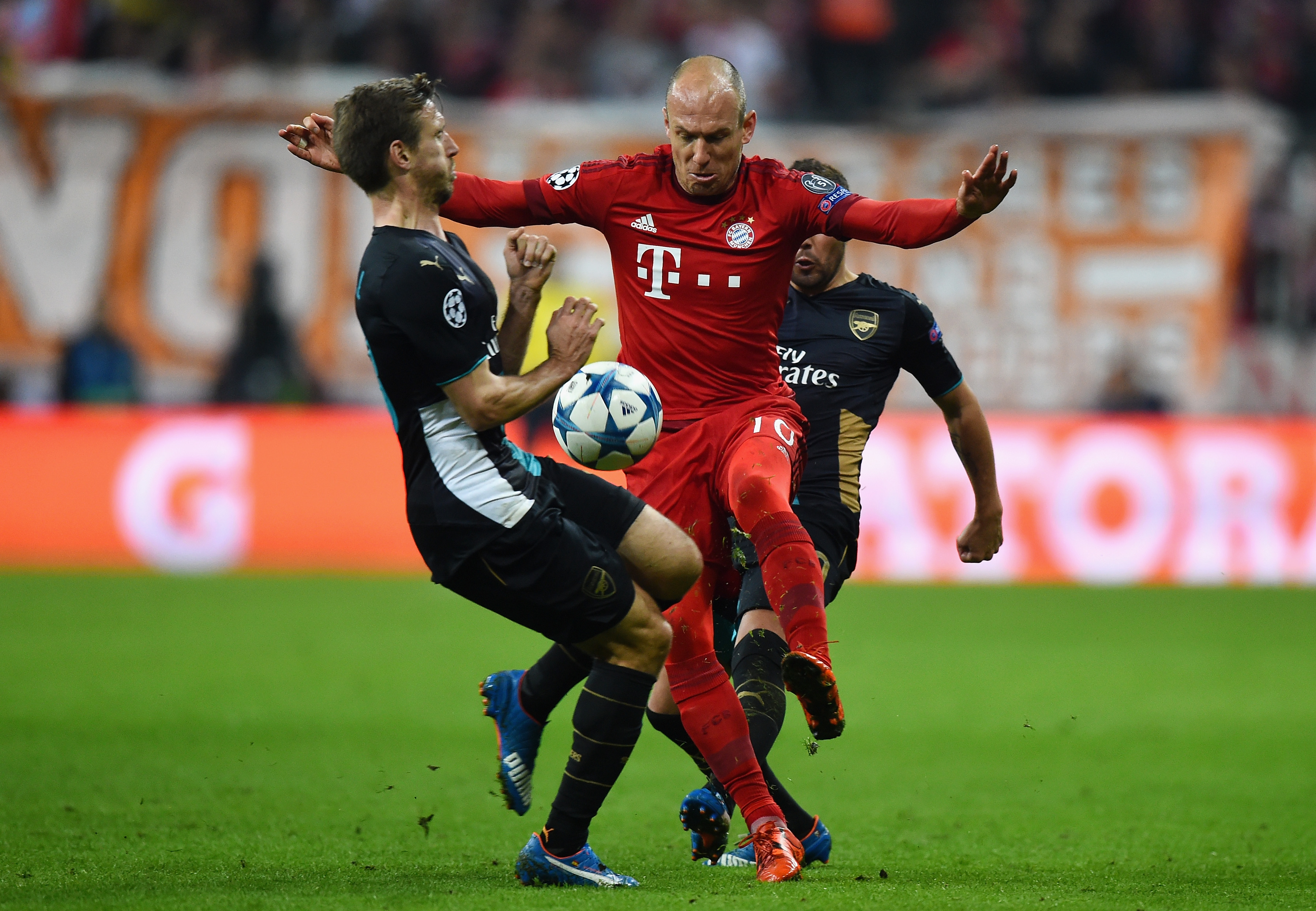 MUNICH, GERMANY - NOVEMBER 04: Arjen Robben of Bayern Muenchen is challenged by Nacho Monreal of Arsenal during the UEFA Champions League Group F match between FC Bayern Muenchen and Arsenal FC at the Allianz Arena on November 4, 2015 in Munich, Germany. (Photo by Lars Baron/Bongarts/Getty Images)