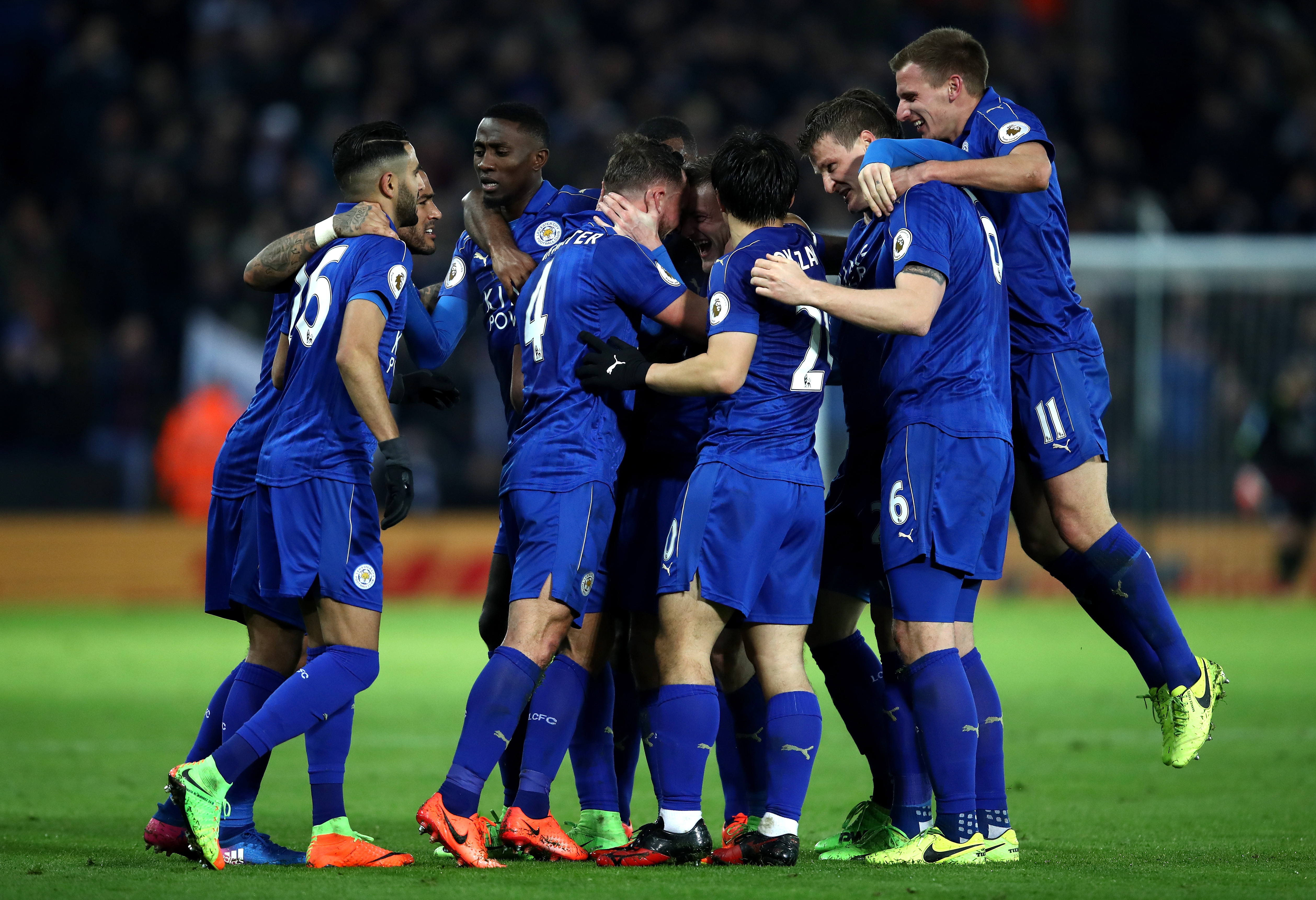 LEICESTER, ENGLAND - FEBRUARY 27:  Daniel Drinkwater of Leicester City celebrates with team mates after scoring his sides second goal during the Premier League match between Leicester City and Liverpool at The King Power Stadium on February 27, 2017 in Leicester, England.  (Photo by Julian Finney/Getty Images)