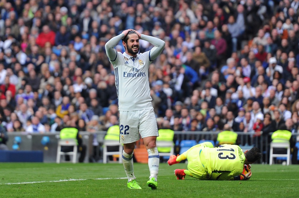 MADRID, SPAIN - FEBRUARY 18: Isco of Real Madrid reacts during the La Liga match between Real Madrid CF and RCD Espanyol at the Bernabeu stadium on February 18, 2017 in Madrid, Spain. (Photo by Denis Doyle/Getty Images)
