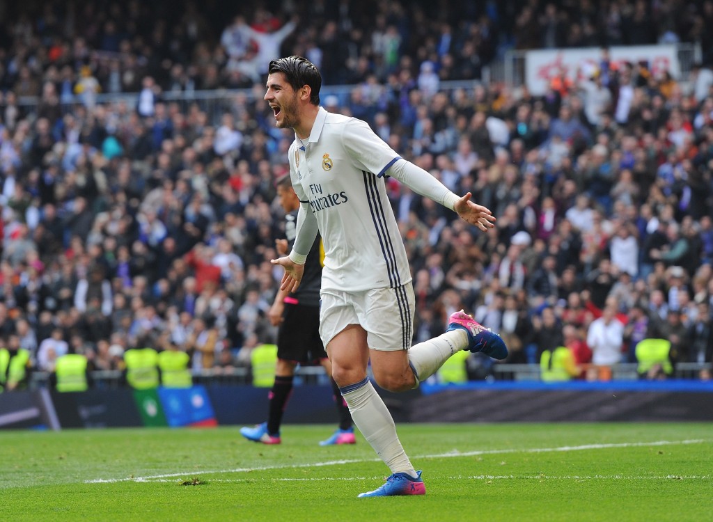 MADRID, SPAIN - FEBRUARY 18: Alvaro Morata of Real Madrid celebrates after scoring Real's opening goal during the La Liga match between Real Madrid CF and RCD Espanyol at the Bernabeu stadium on February 18, 2017 in Madrid, Spain. (Photo by Denis Doyle/Getty Images)