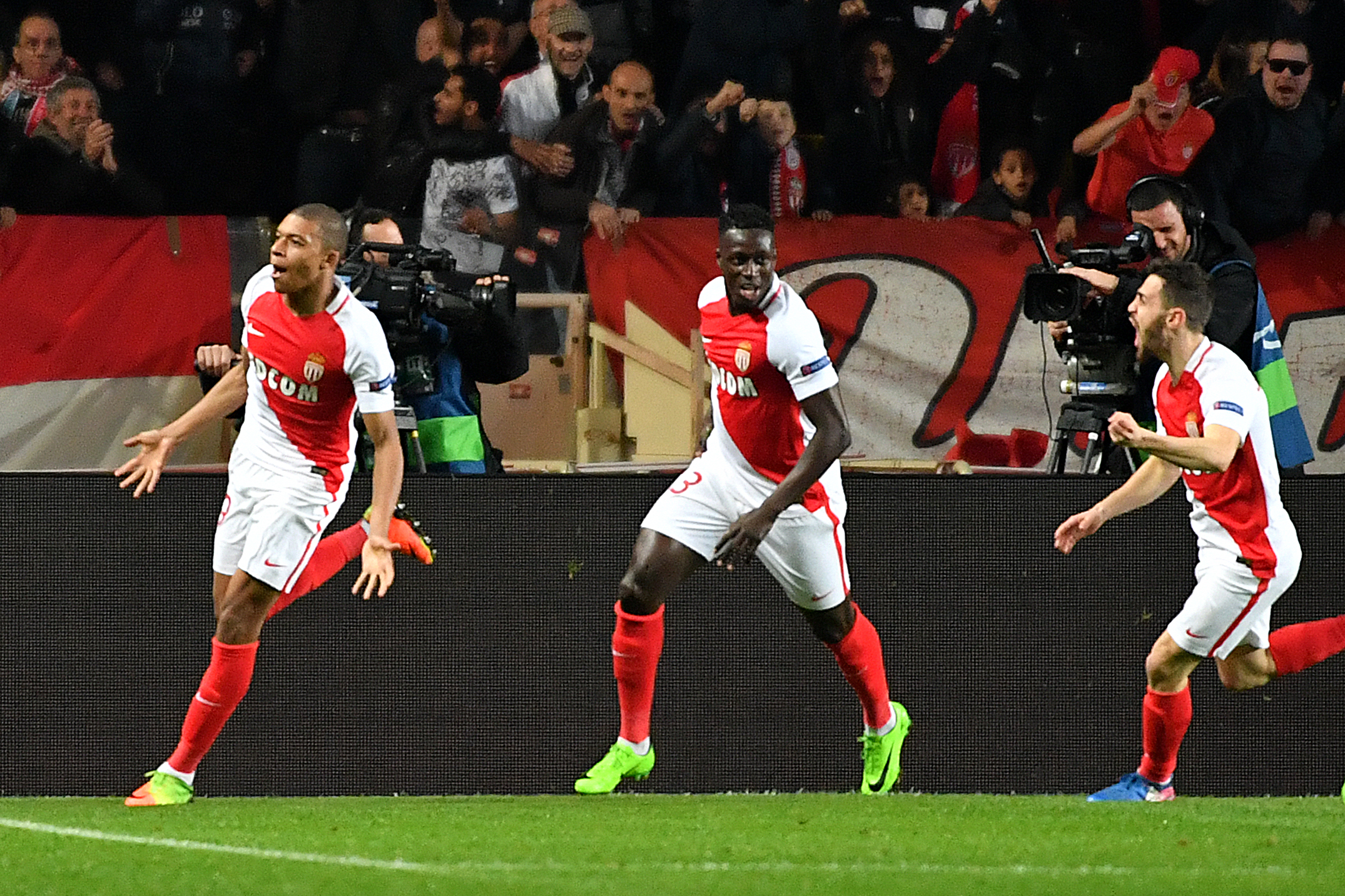 Monaco's French forward Kylian Mbappe Lottin (L) celebrates with teammates after scoring a goal during the UEFA Champions League round of 16 football match between Monaco and Manchester City at the Stade Louis II in Monaco on March 15, 2017. / AFP PHOTO / Pascal GUYOT (Photo credit should read PASCAL GUYOT/AFP/Getty Images)
