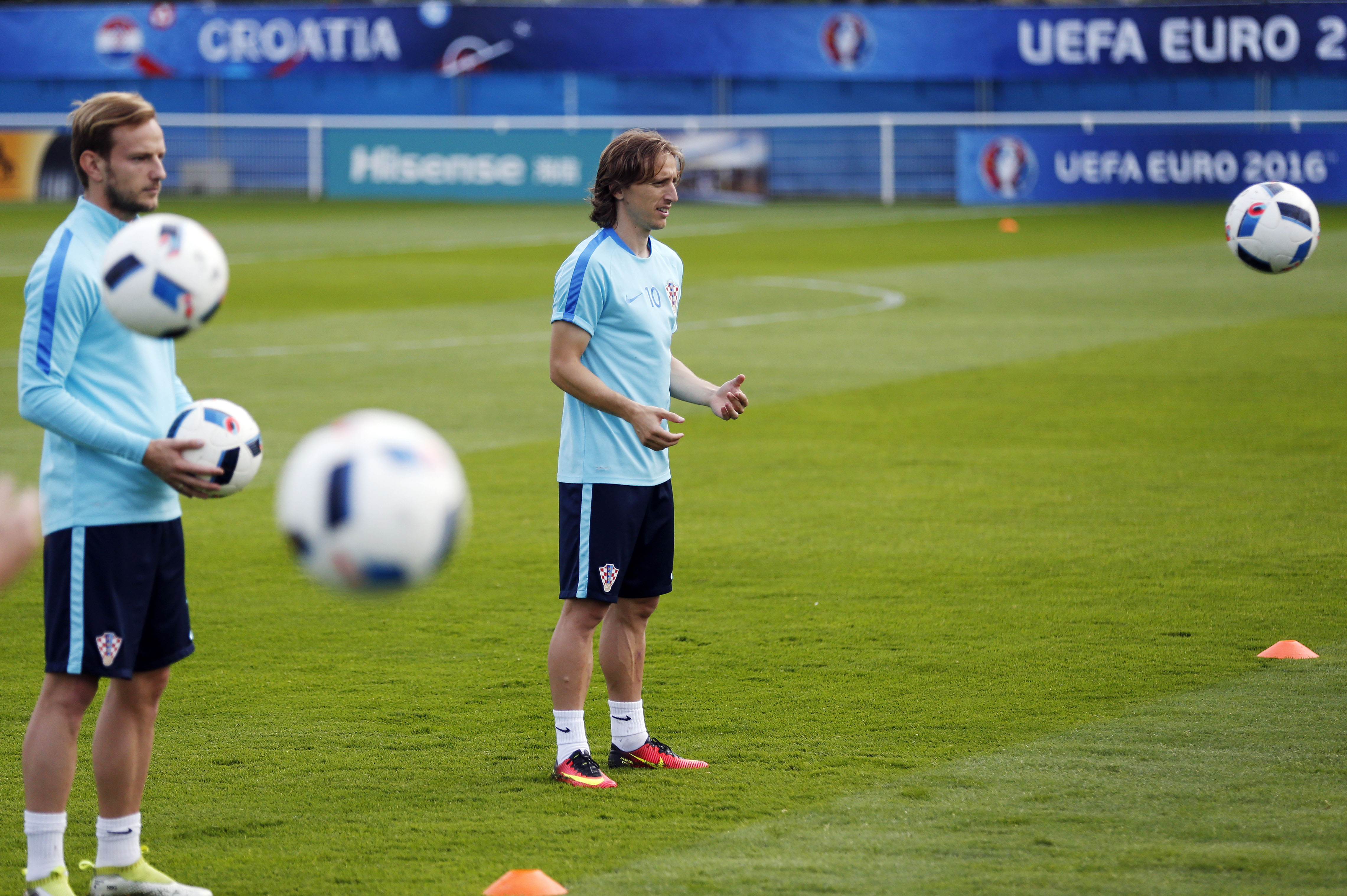 Croatia's midfielder Ivan Rakitic (L) and Croatia's midfielder Luka Modric attend a training session in Deauville on June 23, 2016, during the Euro 2016 football tournament.  / AFP / CHARLY TRIBALLEAU        (Photo credit should read CHARLY TRIBALLEAU/AFP/Getty Images)