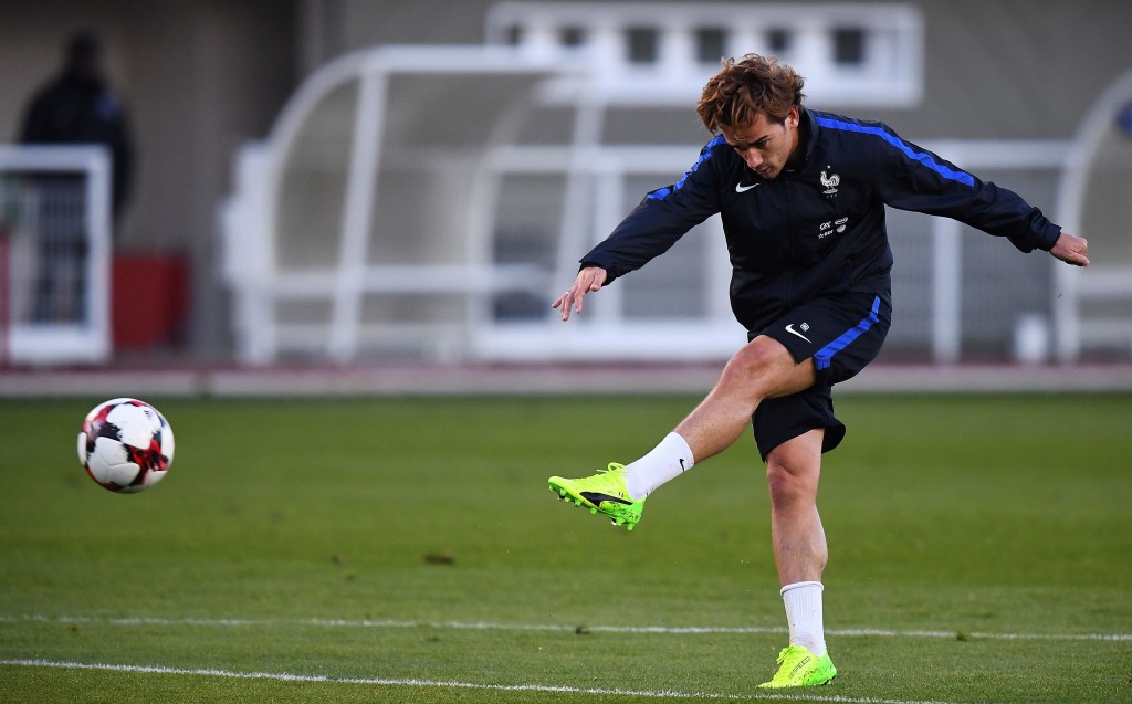France's forward Antoine Griezmann kicks the ball during a training session in Clairefontaine on March 21, 2017, near Paris as part of the team's preparation for the upcoming World Cup 2018 qualifiers. / AFP PHOTO / FRANCK FIFE (Photo credit should read FRANCK FIFE/AFP/Getty Images)