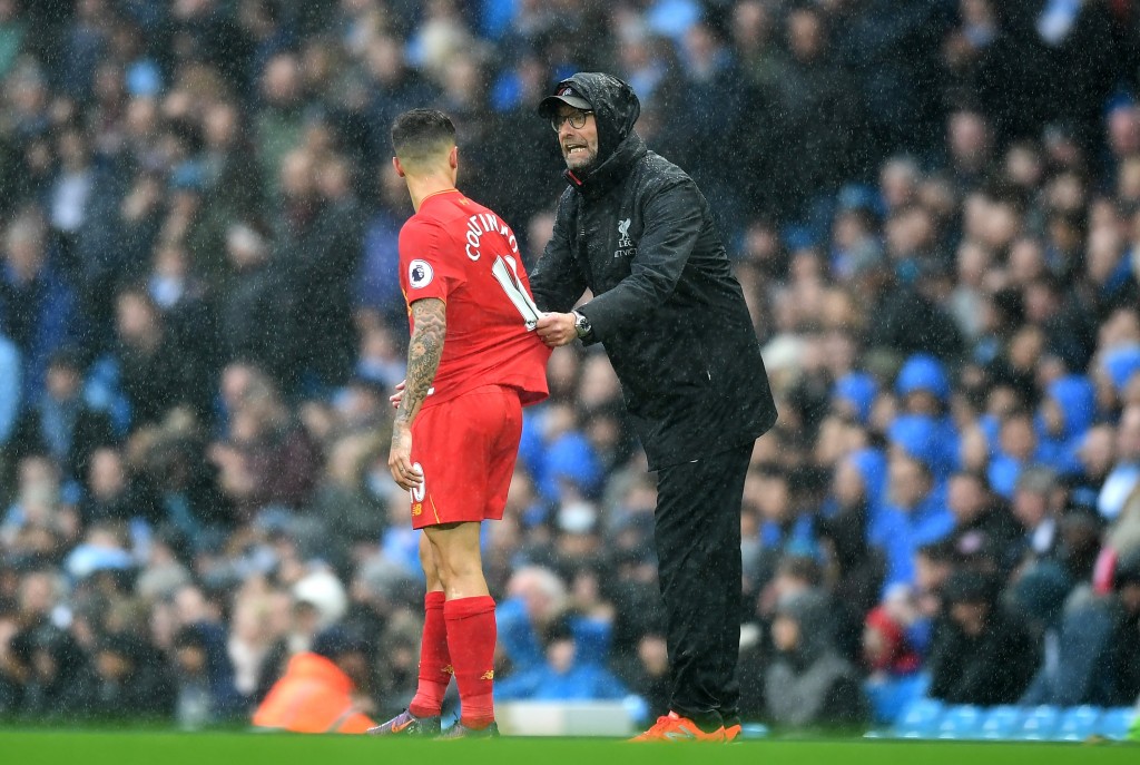 MANCHESTER, ENGLAND - MARCH 19: Jurgen Klopp, Manager of Liverpool (R) speaks to Philippe Coutinho of Liverpool (L) during the Premier League match between Manchester City and Liverpool at Etihad Stadium on March 19, 2017 in Manchester, England. (Photo by Michael Regan/Getty Images)