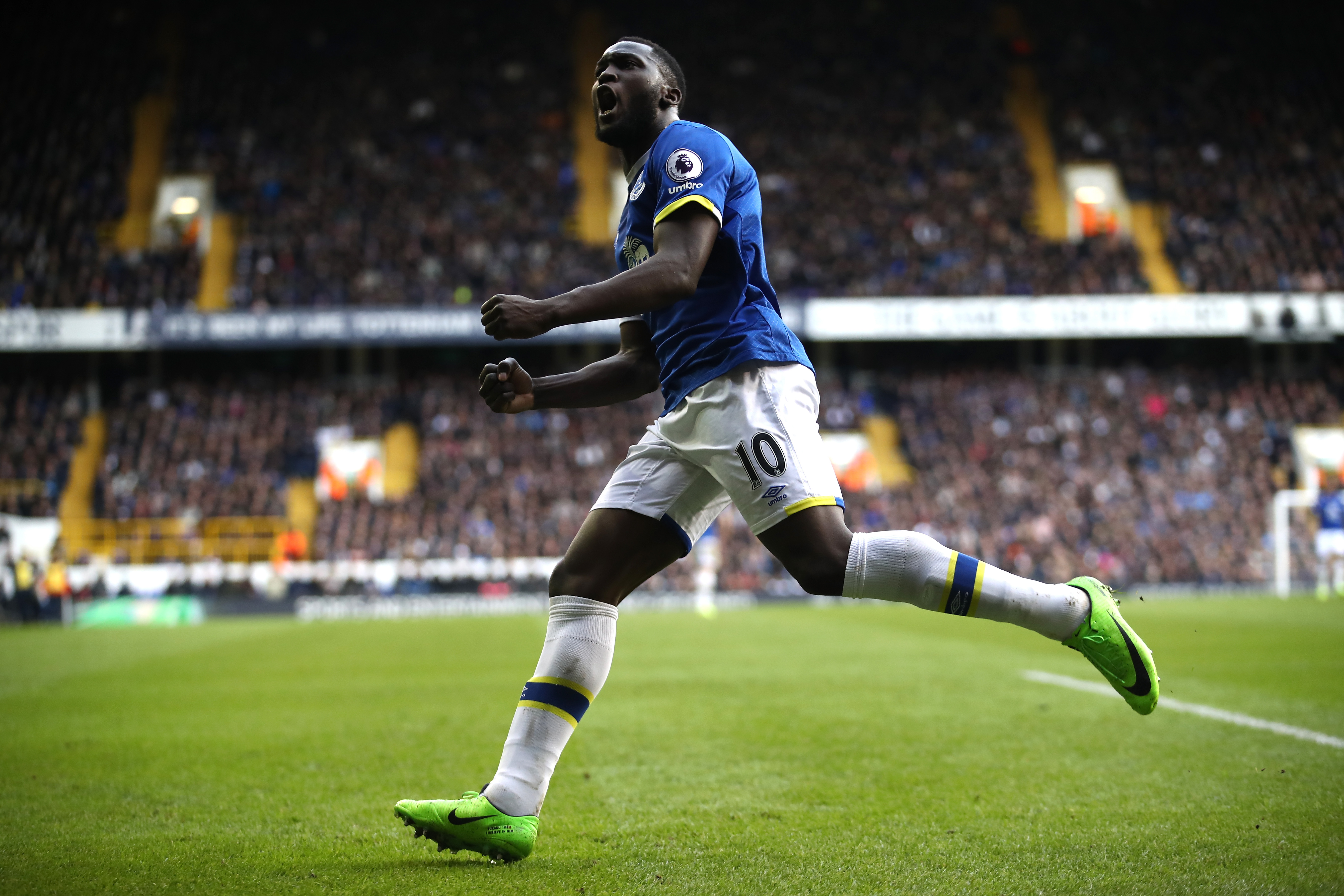 LONDON, ENGLAND - MARCH 05: Romelu Lukaku of Everton celebrates after he scores his sides first goal during the Premier League match between Tottenham Hotspur and Everton at White Hart Lane on March 5, 2017 in London, England. (Photo by Julian Finney/Getty Images)