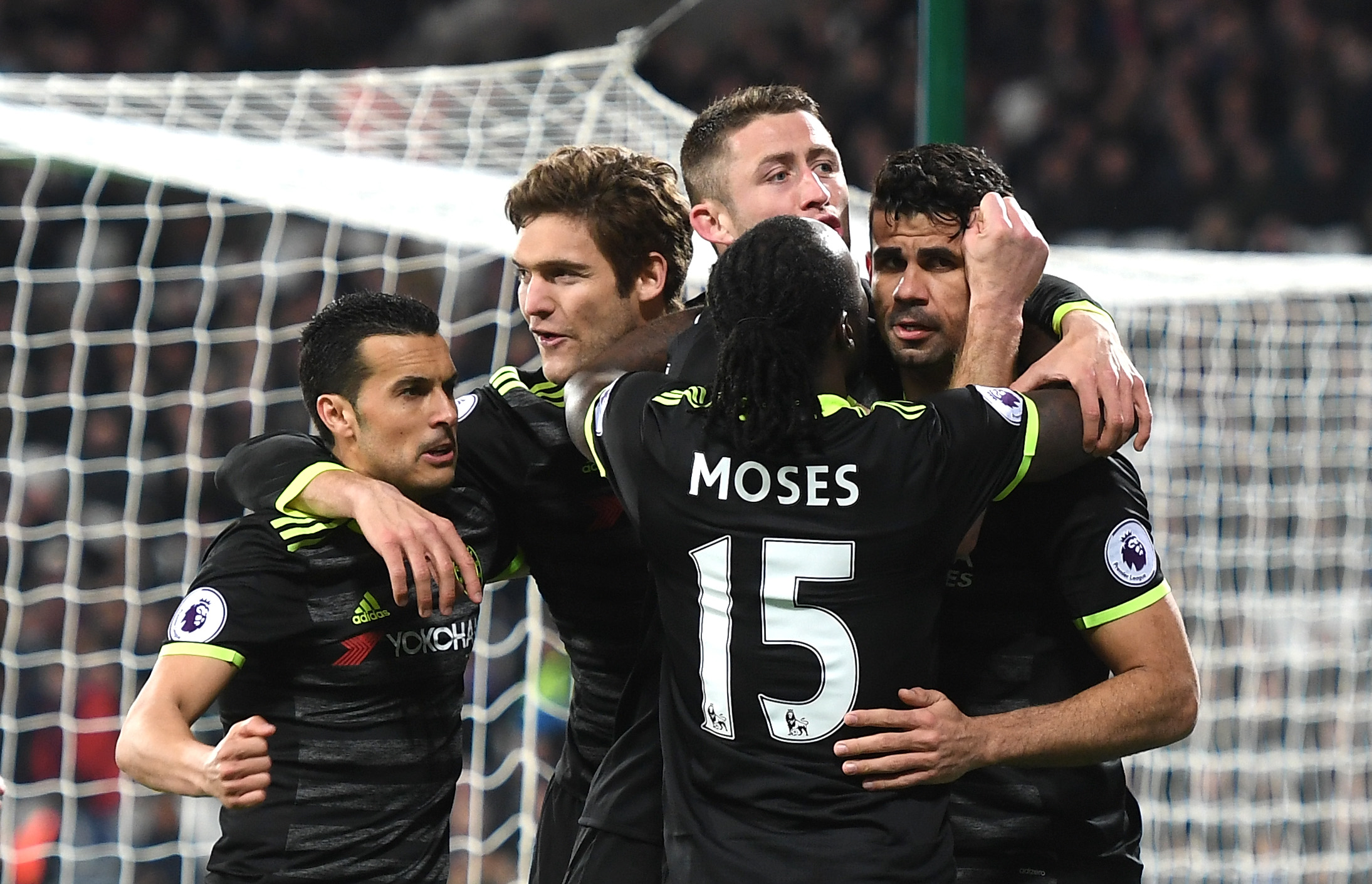 STRATFORD, ENGLAND - MARCH 06:  Diego Costa of Chelsea celebrates with team mates after scoring his sides second goal during the Premier League match between West Ham United and Chelsea at London Stadium on March 6, 2017 in Stratford, England.  (Photo by Michael Regan/Getty Images)