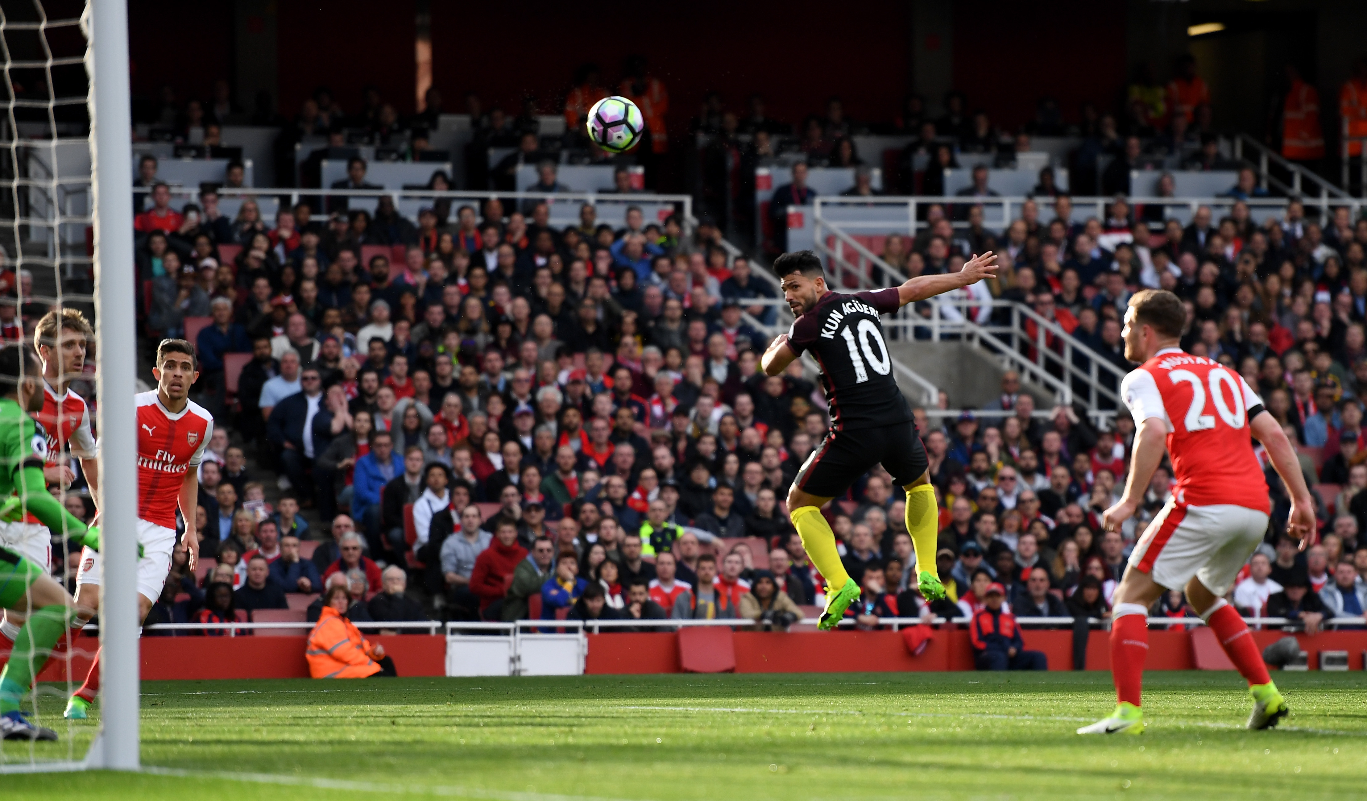 LONDON, ENGLAND - APRIL 02: Sergio Aguero of Manchester City heads towards goal during the Premier League match between Arsenal and Manchester City at Emirates Stadium on April 2, 2017 in London, England. (Photo by Mike Hewitt/Getty Images)