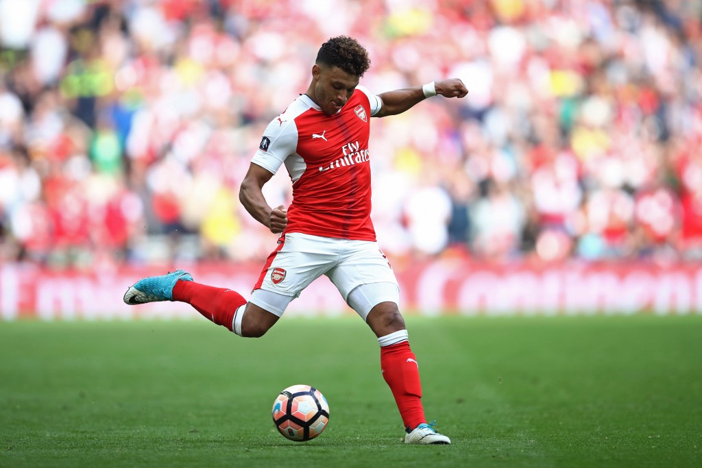 LONDON, ENGLAND - APRIL 23: Alex Oxlade-Chamberlain of Arsenal in action during the Emirates FA Cup Semi-Final match between Arsenal and Manchester City at Wembley Stadium on April 23, 2017 in London, England. (Photo by Julian Finney/Getty Images,)