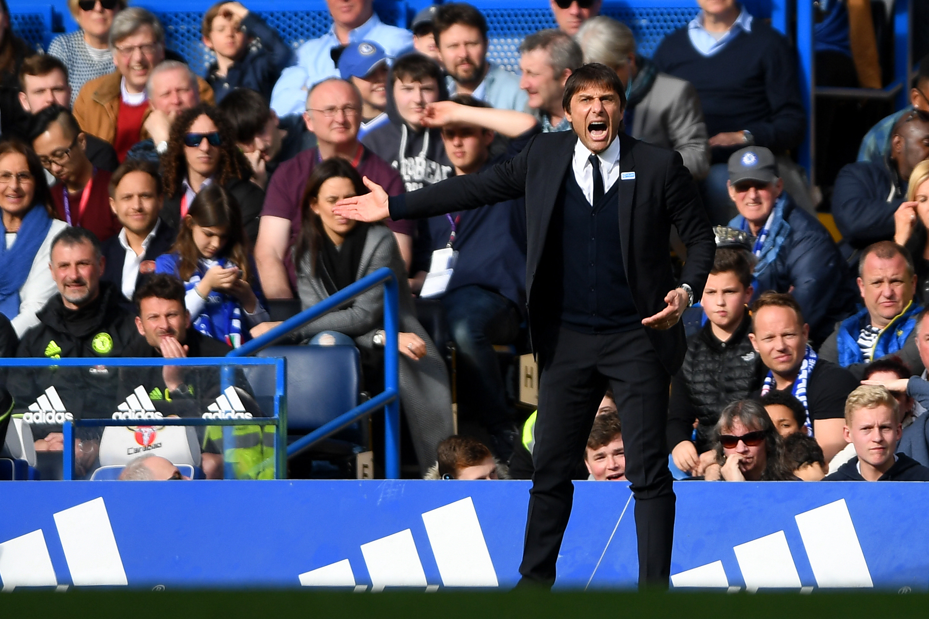 LONDON, ENGLAND - APRIL 01: Antonio Conte, Manager of Chelsea reacts during the Premier League match between Chelsea and Crystal Palace at Stamford Bridge on April 1, 2017 in London, England. (Photo by Mike Hewitt/Getty Images)