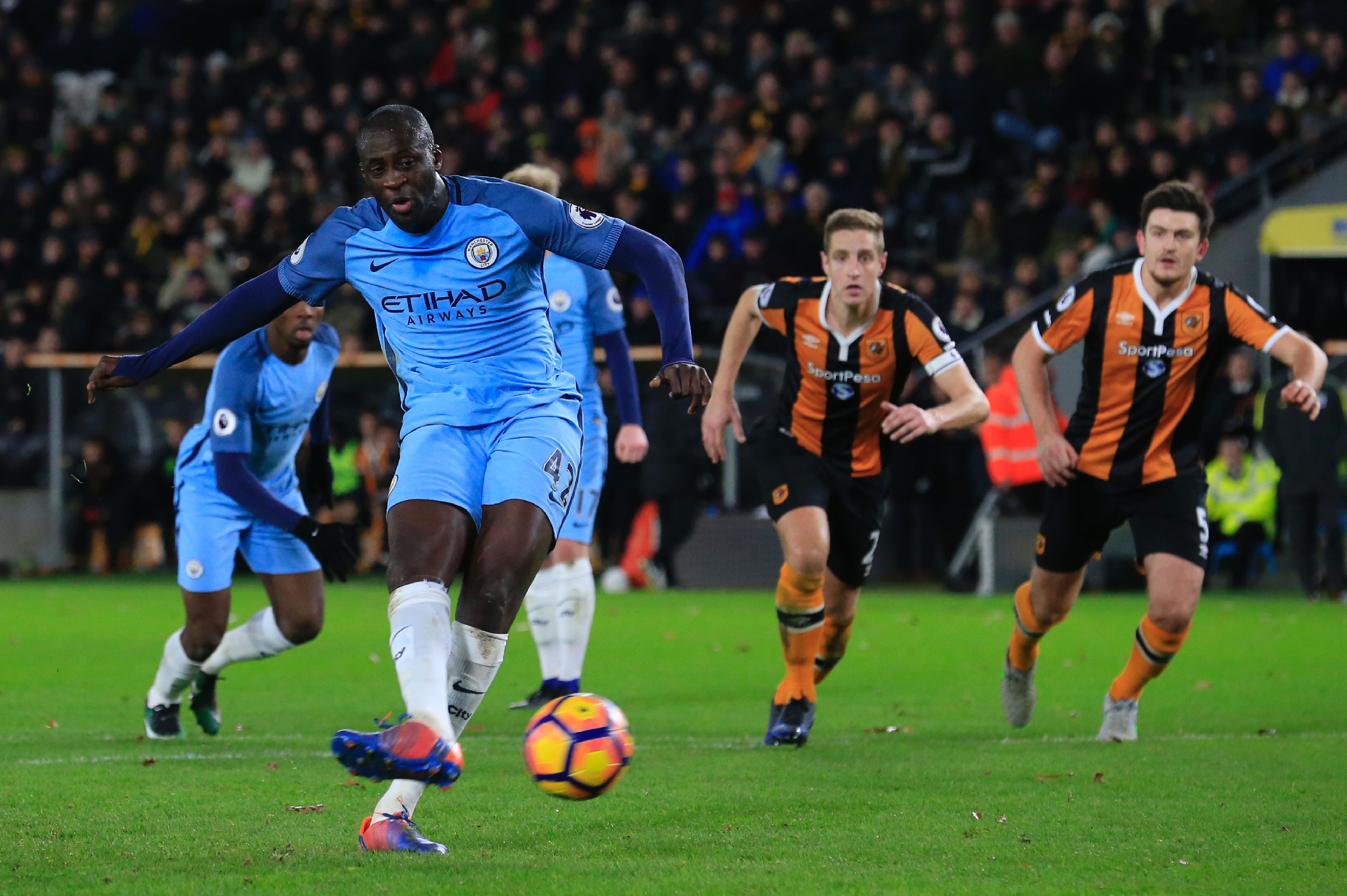 Manchester City's Ivorian midfielder Yaya Toure (L) scores from the penalty spot to score the opening goal during the English Premier League football match between Hull City and Manchester City at the KCOM Stadium in Kingston upon Hull, north east England on December 26, 2016. / AFP / Lindsey PARNABY / RESTRICTED TO EDITORIAL USE. No use with unauthorized audio, video, data, fixture lists, club/league logos or 'live' services. Online in-match use limited to 75 images, no video emulation. No use in betting, games or single club/league/player publications. / (Photo credit should read LINDSEY PARNABY/AFP/Getty Images)