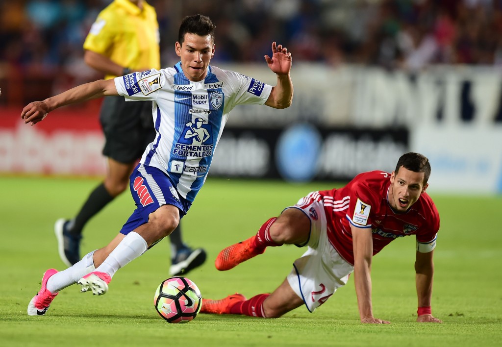 Mexico's Pachuca player Hirving Rodrigo Lozano (L) vies for the ball with Matt Hedges (R) of FC Dallas of the US, during their CONCACAF Champions League semifinal football match at the Miguel Hidalgo stadium in Pachuca, Hidalgo State, on April 4, 2017. / AFP PHOTO / RONALDO SCHEMIDT (Photo credit should read RONALDO SCHEMIDT/AFP/Getty Images)