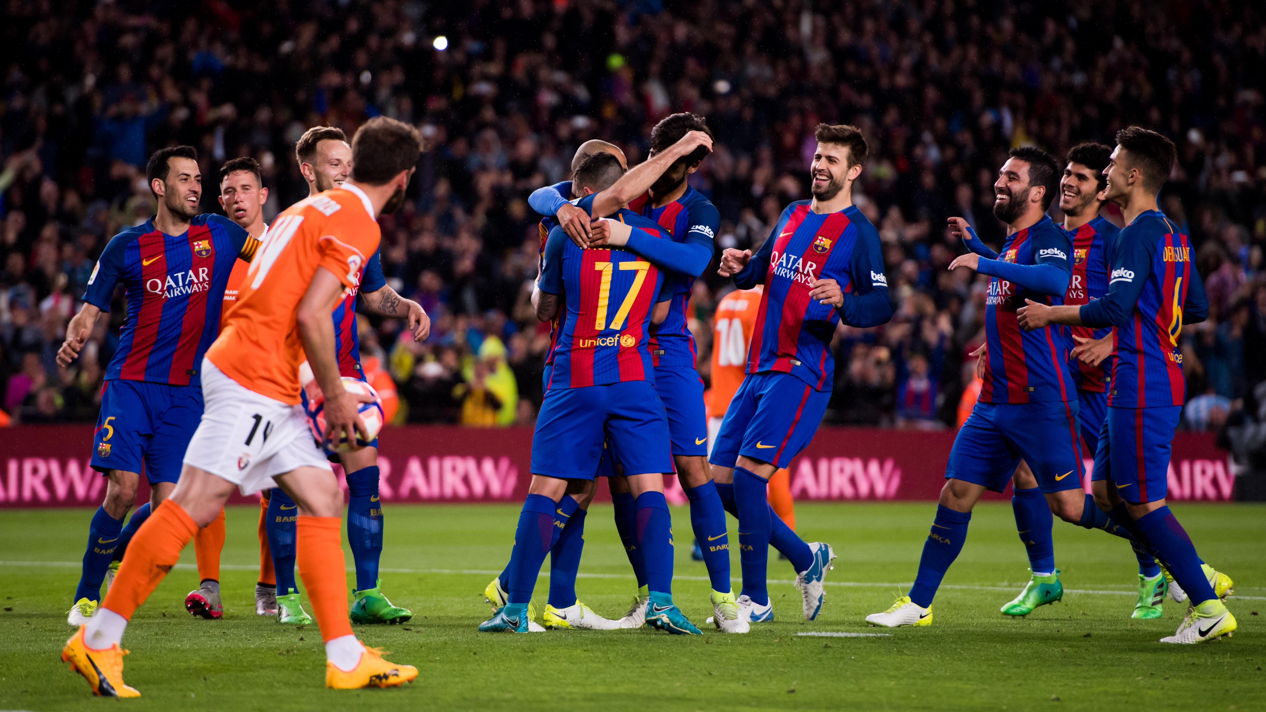 BARCELONA, SPAIN - APRIL 26: Players of FC Barcelona celebrate with their teammate Javier Mascherano after he scored their team's sixth goal during the La Liga match between FC Barcelona and CA Osasuna at Camp Nou stadium on April 26, 2017 in Barcelona, Spain. (Photo by Alex Caparros/Getty Images)