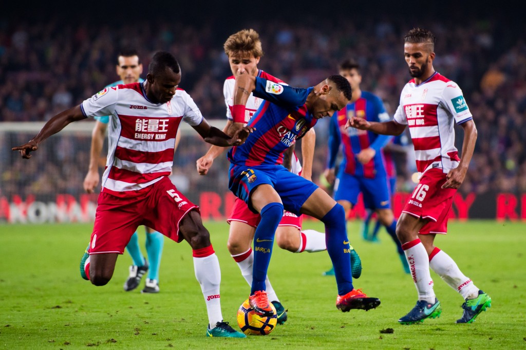 BARCELONA, SPAIN - OCTOBER 29: Neymar Santos Jr (2nd R) of FC Barcelona controls the ball between Uche Henry Agbo (L), Sergi Samper (2nd L) and Mehdi Carcela-Gonzalez (R) of Granada CF during the La Liga match between FC Barcelona and Granada CF at Camp Nou stadium on October 29, 2016 in Barcelona, Spain. (Photo by Alex Caparros/Getty Images)