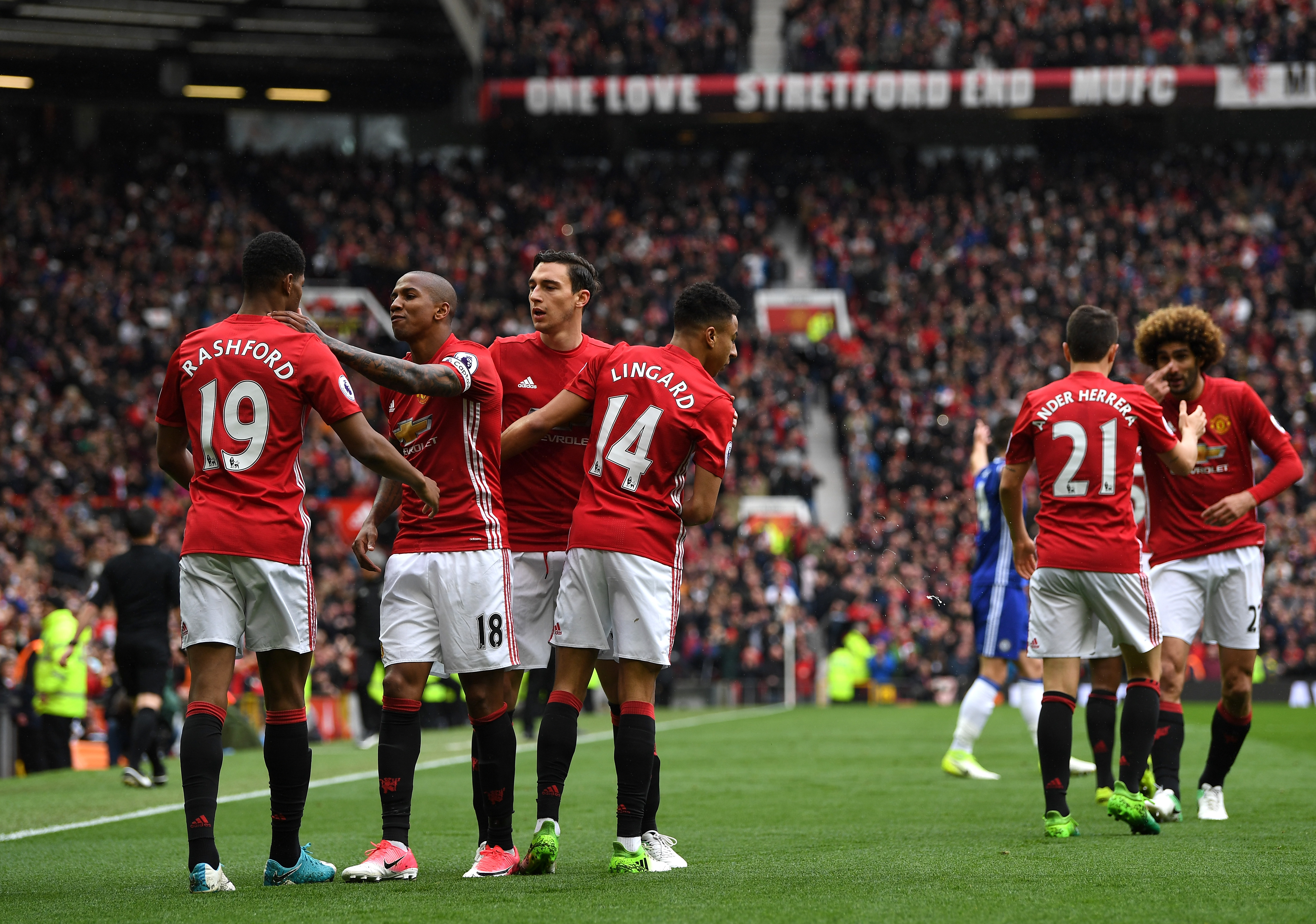 MANCHESTER, ENGLAND - APRIL 16: Marcus Rashford of Manchester United celebrates scoring his sides first goal with his Manchester United team mates during the Premier League match between Manchester United and Chelsea at Old Trafford on April 16, 2017 in Manchester, England. (Photo by Shaun Botterill/Getty Images)