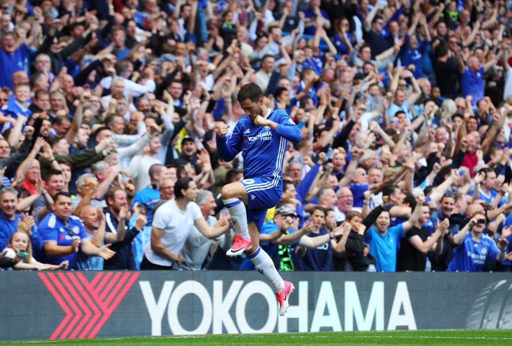 LONDON, ENGLAND - MAY 21: Eden Hazard of Chelsea celebrates scoring his sides second goal during the Premier League match between Chelsea and Sunderland at Stamford Bridge on May 21, 2017 in London, England. (Photo by Clive Rose/Getty Images)