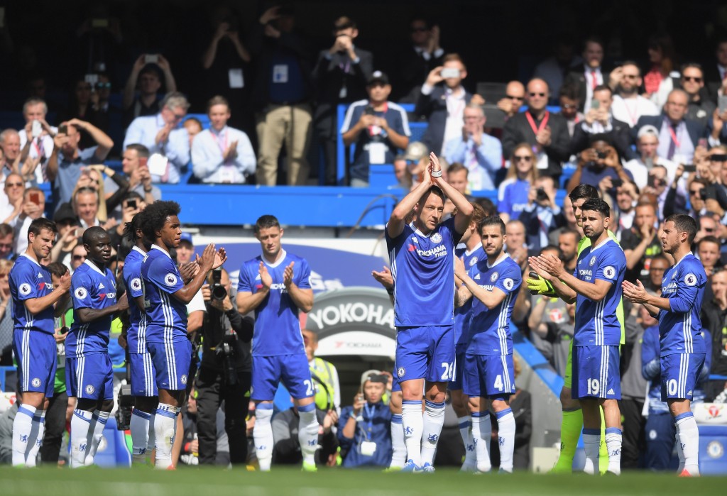 LONDON, ENGLAND - MAY 21: John Terry of Chelsea is given a guard of honour by his team mates as he leaves the pitch during the Premier League match between Chelsea and Sunderland at Stamford Bridge on May 21, 2017 in London, England. (Photo by Michael Regan/Getty Images)