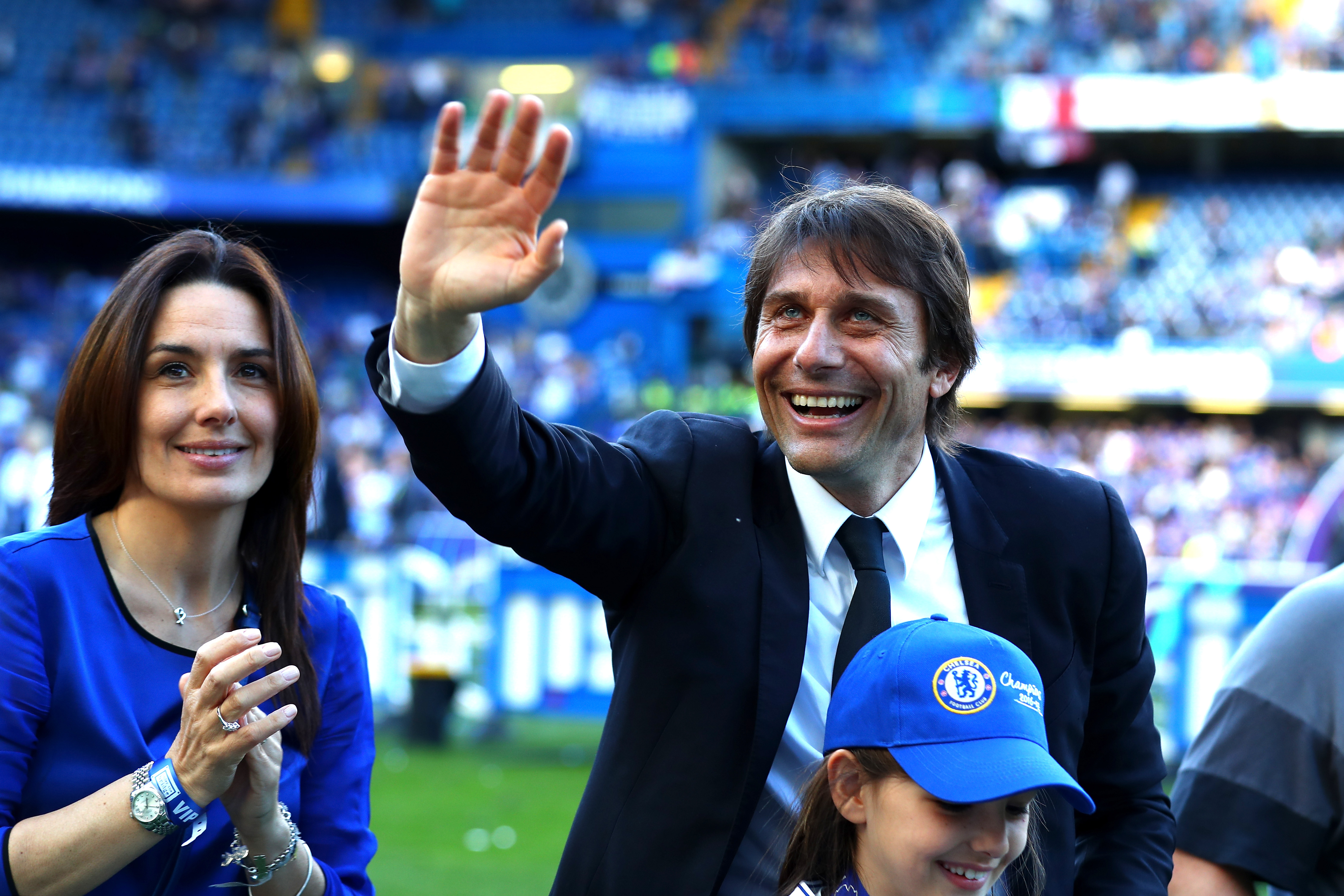 LONDON, ENGLAND - MAY 21: Antonio Conte, Manager of Chelsea celebrates following the Premier League match between Chelsea and Sunderland at Stamford Bridge on May 21, 2017 in London, England. (Photo by Clive Rose/Getty Images)