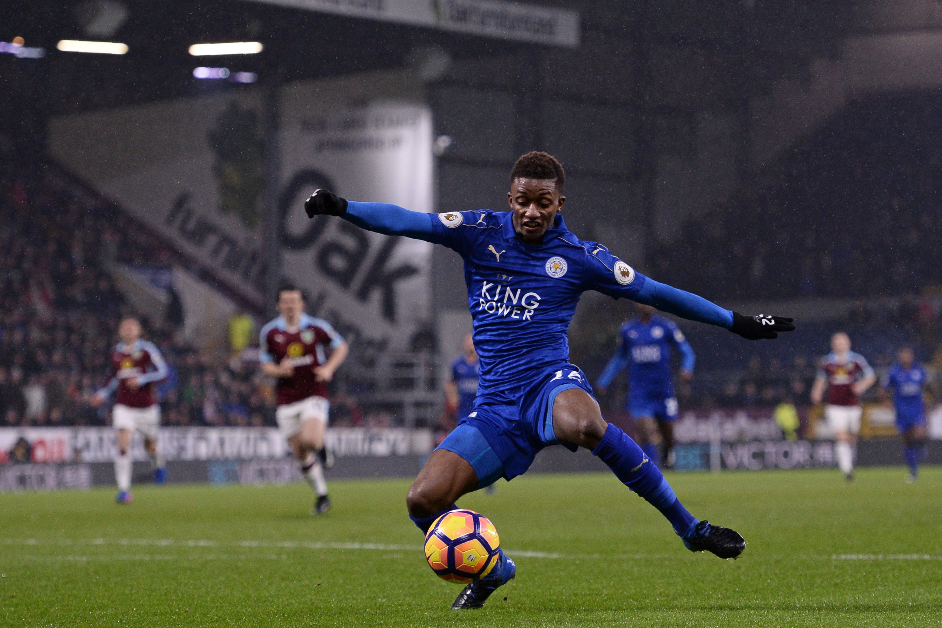 Leicester City's English midfielder Demarai Gray misses with this early attempt during the English Premier League football match between Burnley and Leicester City at Turf Moor in Burnley, north west England on January 31, 2017. / AFP / Oli SCARFF / RESTRICTED TO EDITORIAL USE. No use with unauthorized audio, video, data, fixture lists, club/league logos or 'live' services. Online in-match use limited to 75 images, no video emulation. No use in betting, games or single club/league/player publications. / (Photo credit should read OLI SCARFF/AFP/Getty Images)