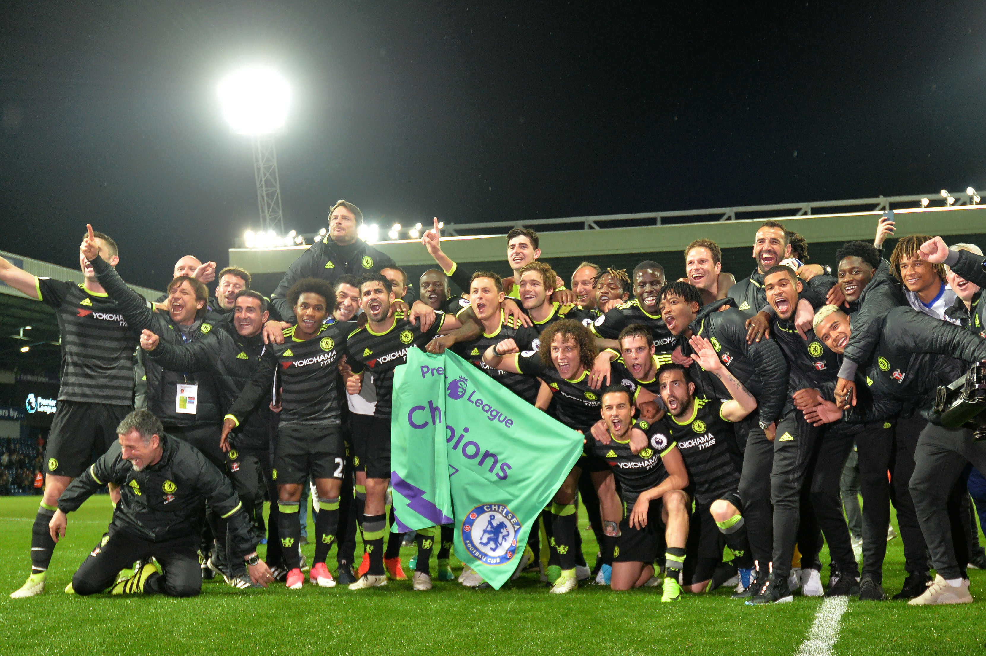 Chelsea players celebrate victory after the English Premier League match between West Bromwich Albion and Chelsea at The Hawthorns stadium in West Bromwich, west Midlands on May 12, 2017. / AFP PHOTO / Anthony Devlin (Photo credit should read ANTHONY DEVLIN/AFP/Getty Images)
